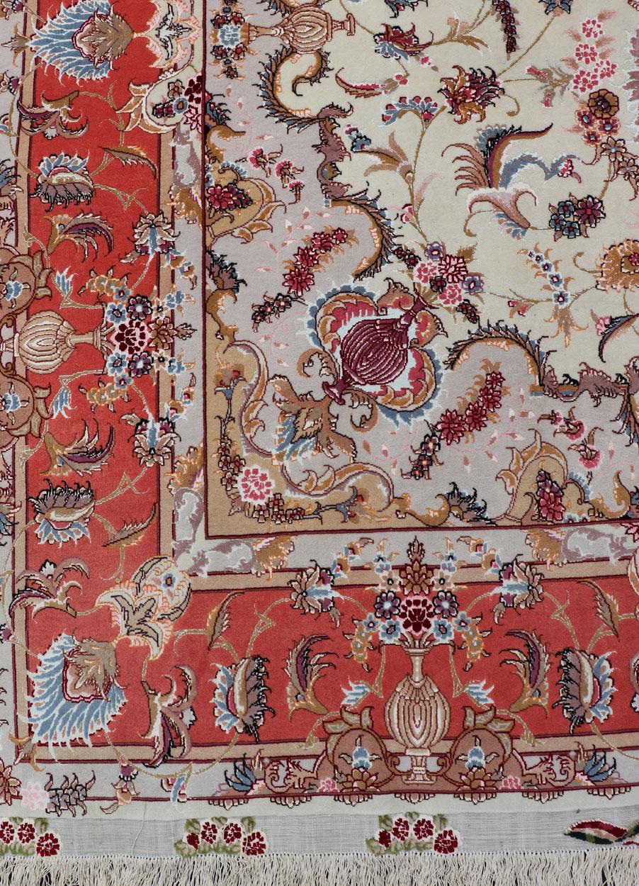 Alfombra Persa Tabriz Vintage de Seda con Medallón Marfil con Naranja 6'7 x 10'5 Lana en venta