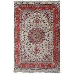Vintage Persisch Tabriz Seidenteppich mit Elfenbein Medaillon mit Orange 6'7 x 10'5