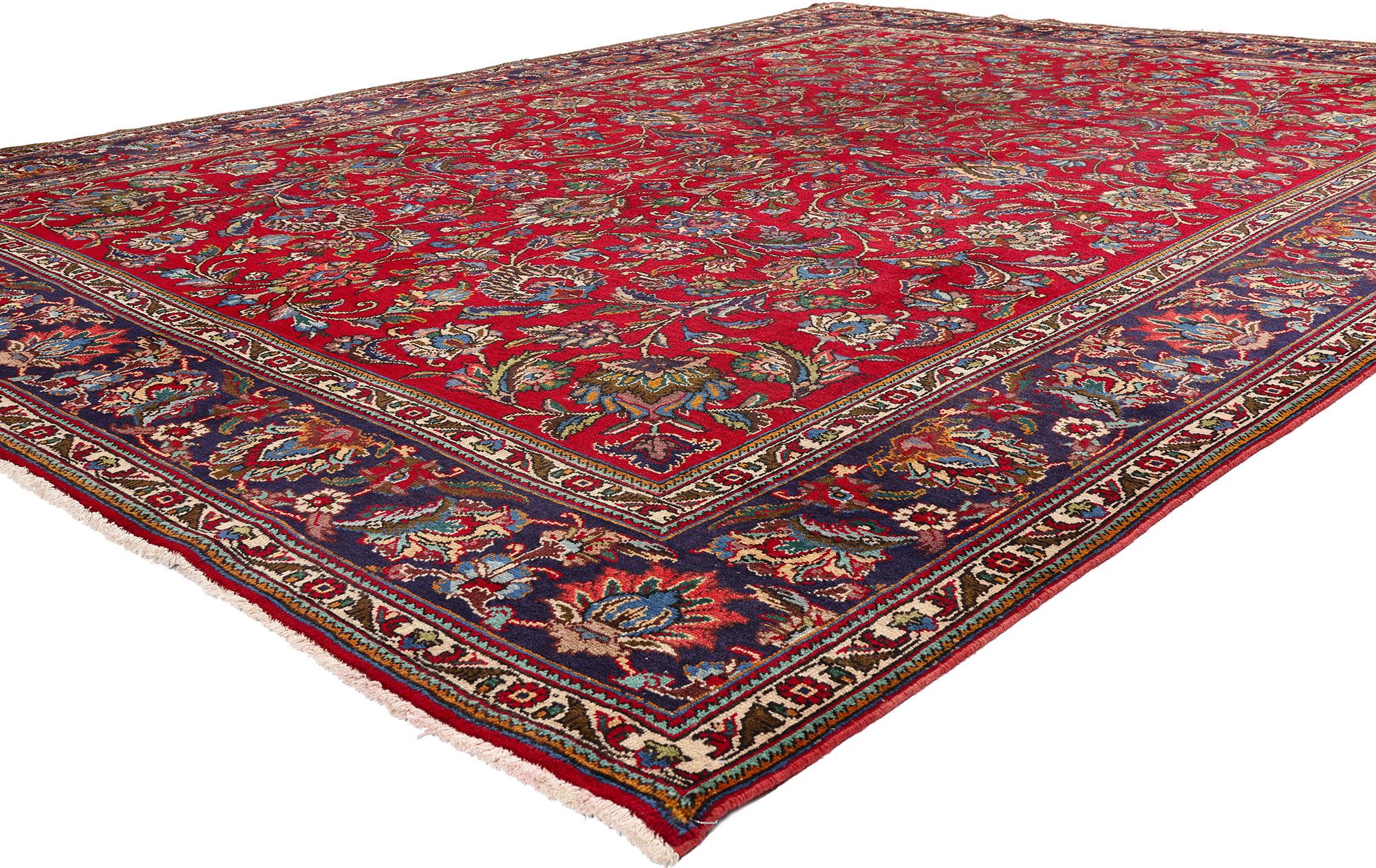 76262 Persischer Tabriz-Teppich im traditionellen Kolonial- und Föderalstil. Dieser handgeknüpfte Teppich aus alter persischer Tabriz-Wolle weist ein Allover-Muster auf, das von einer klassischen Bordüre umgeben ist und so ein ausgewogenes und