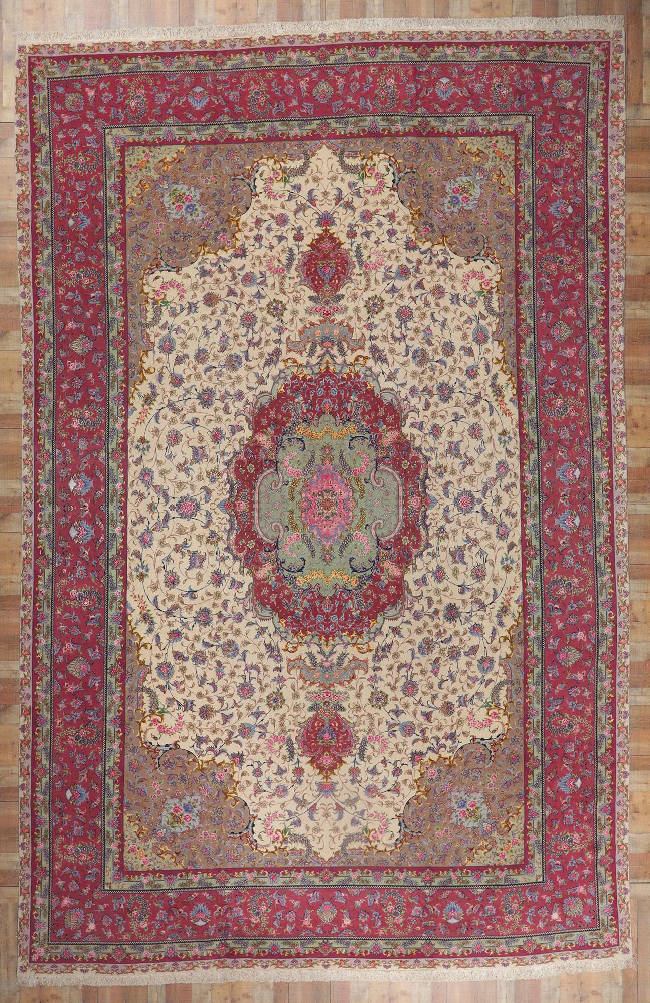 Alfombra Persa Tabriz Vintage de Lana y Seda Tamaño Alfombra de Vestíbulo de Hotel siglo XX en venta