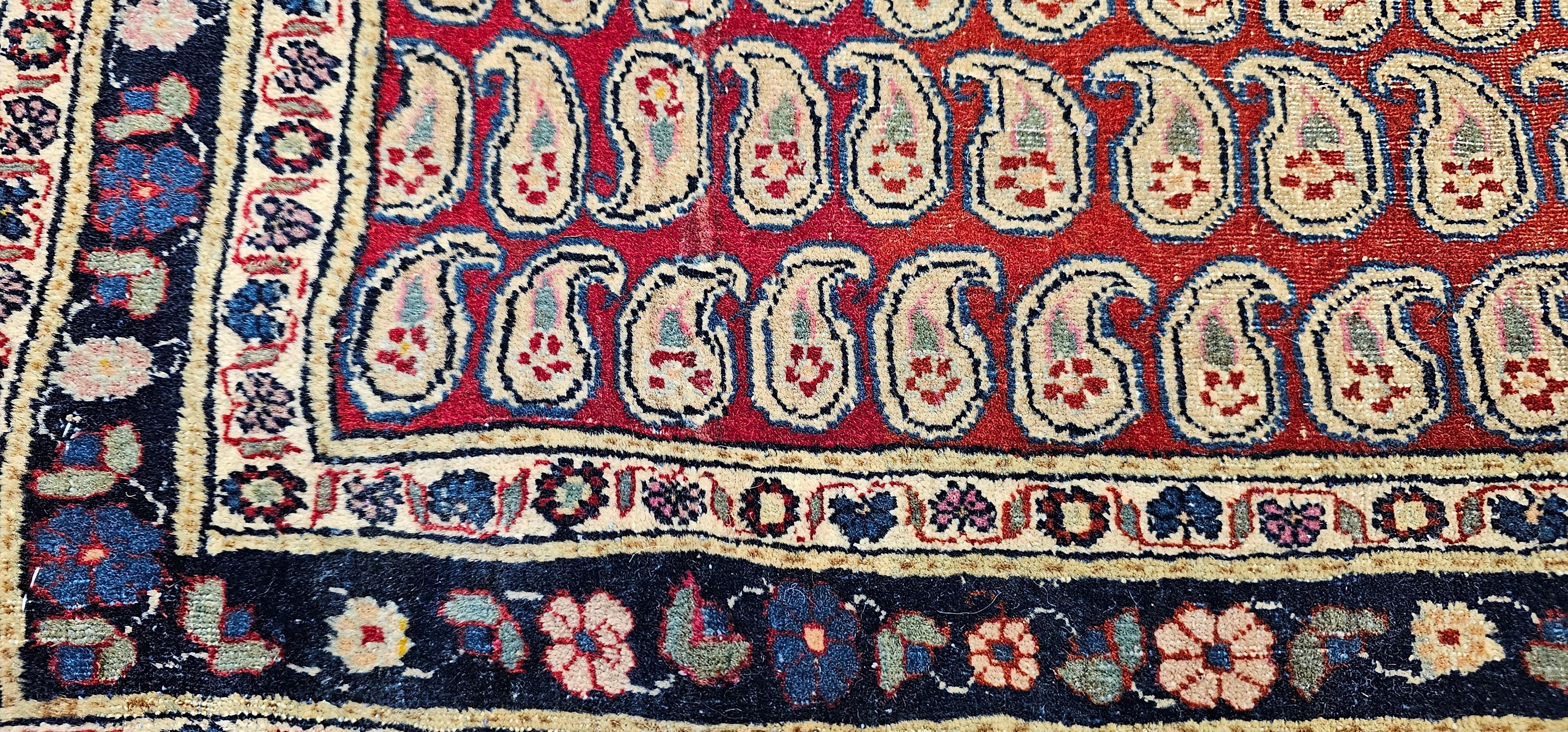 Tappeto persiano d'epoca Tehran con motivo Paisley all'infinito in rosso, blu e verde in vendita 3