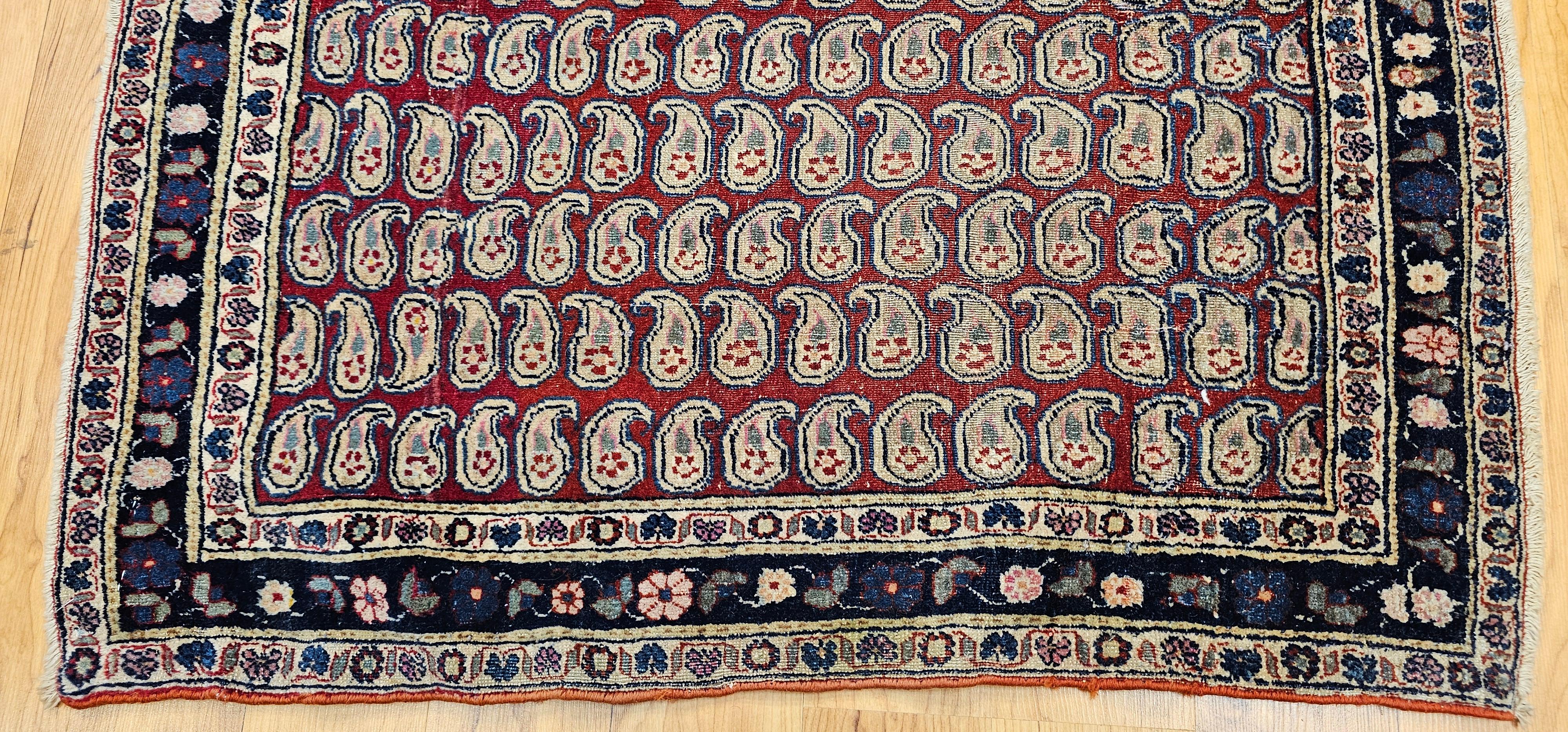 Tappeto persiano d'epoca Tehran con motivo Paisley all'infinito in rosso, blu e verde In condizioni buone in vendita a Barrington, IL