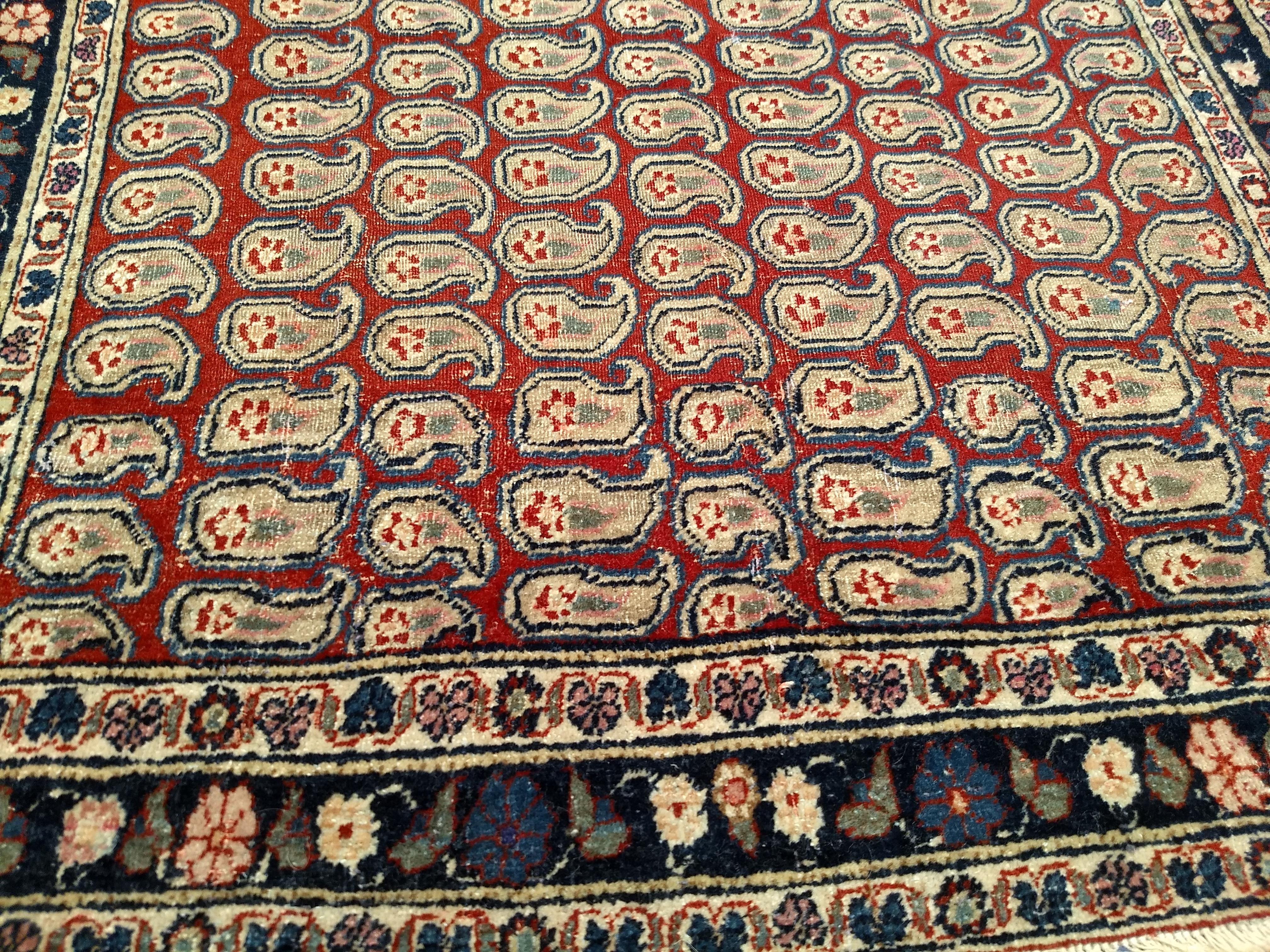 Lana Tappeto persiano d'epoca Tehran con motivo Paisley all'infinito in rosso, blu e verde in vendita