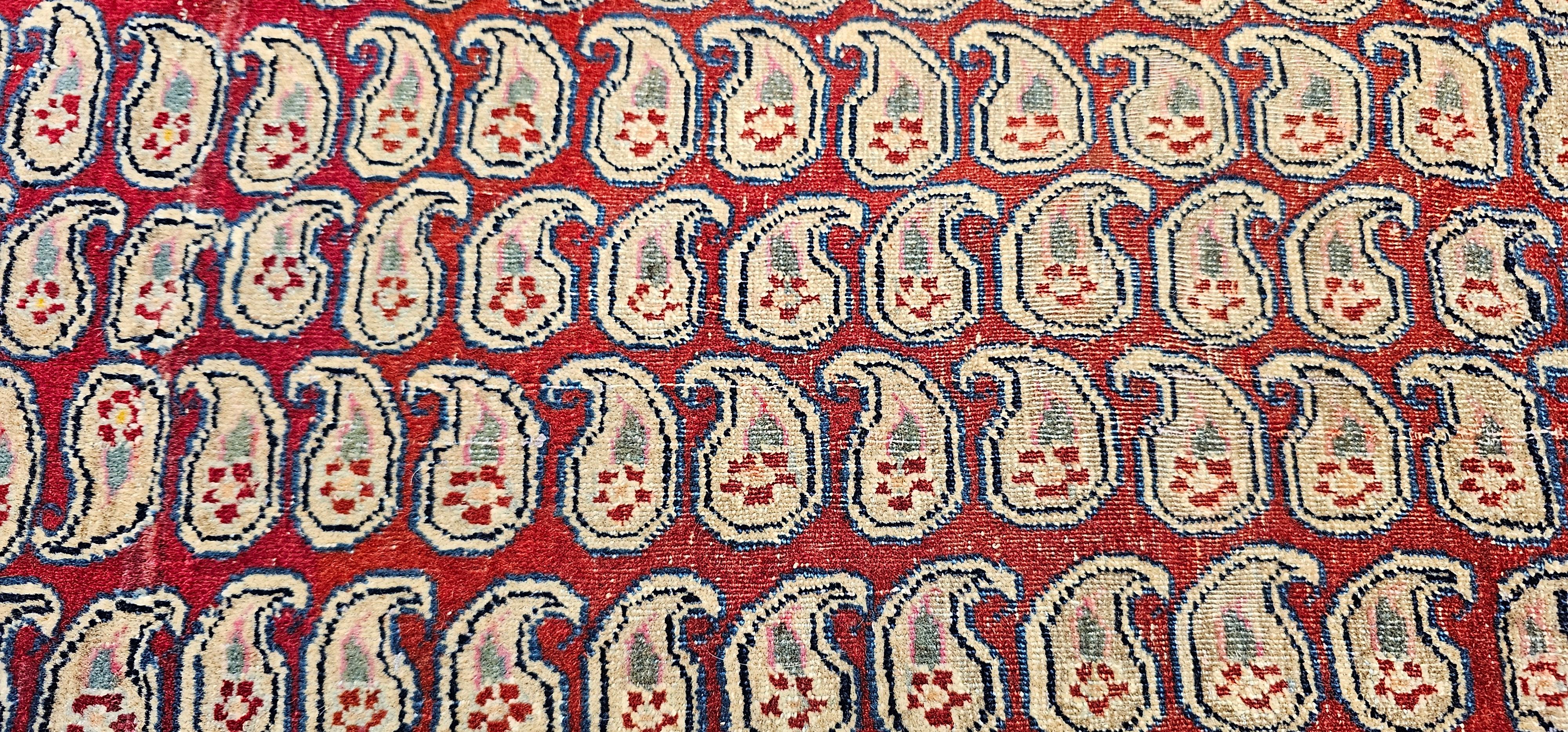 Tappeto persiano d'epoca Tehran con motivo Paisley all'infinito in rosso, blu e verde in vendita 2