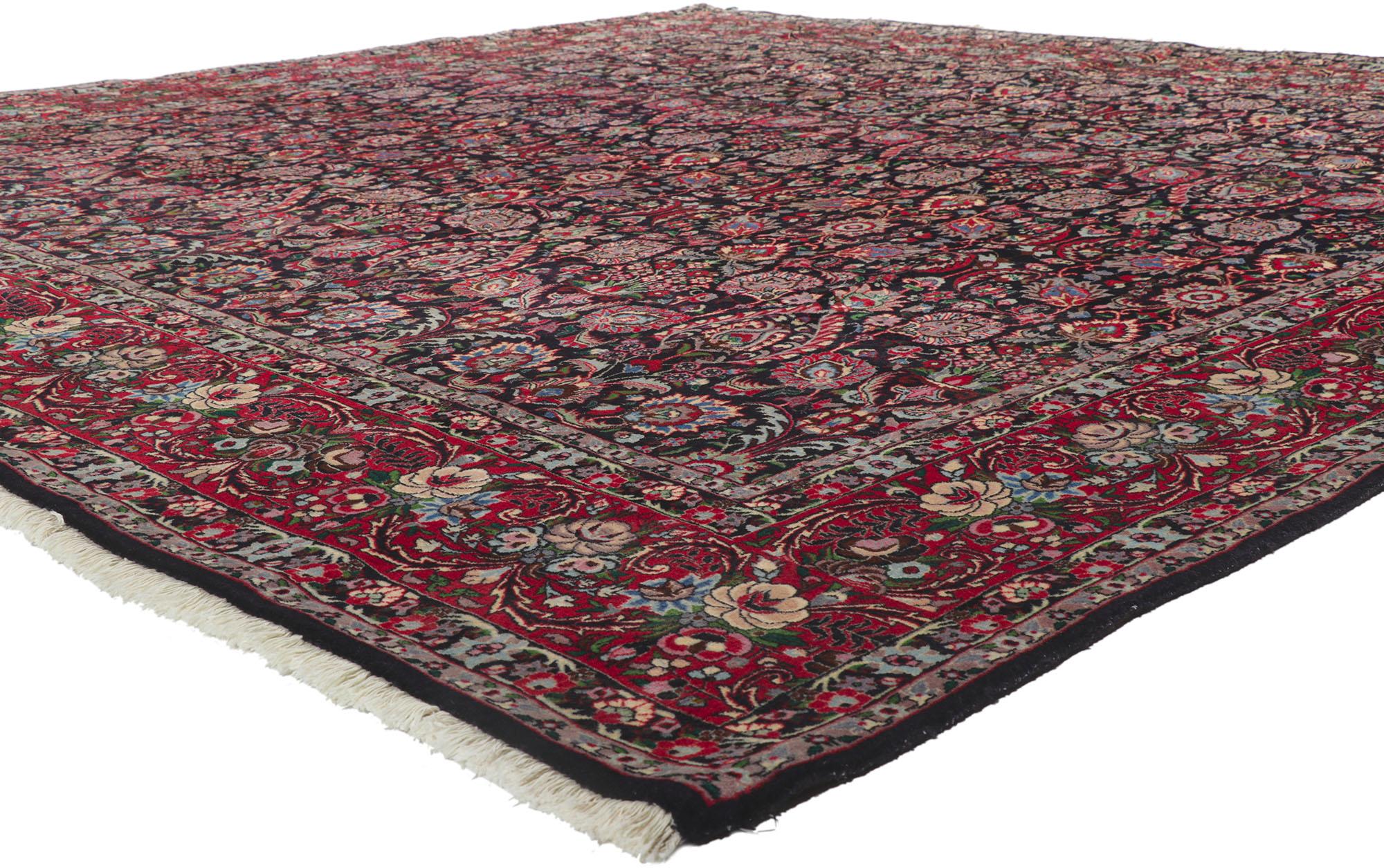 78161 Persischer Tekab Bijar-Teppich mit All-Over-Design 09'11 x 10'01. Mit seiner dunklen, aber lebendigen Farbpalette und den ornamentalen Details verkörpert dieser handgeknüpfte Teppich aus alter persischer Wolle von Tekab Bijar den