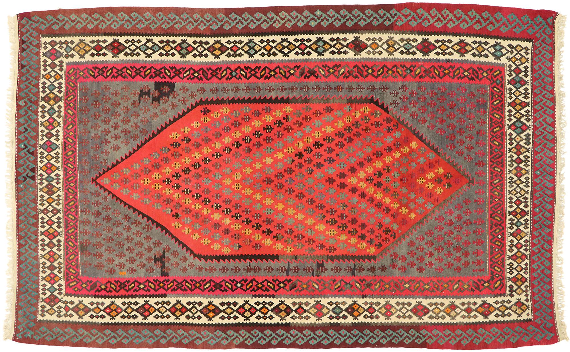 Vintage Persian Tribal Handgewebter Wollteppich im Angebot 1