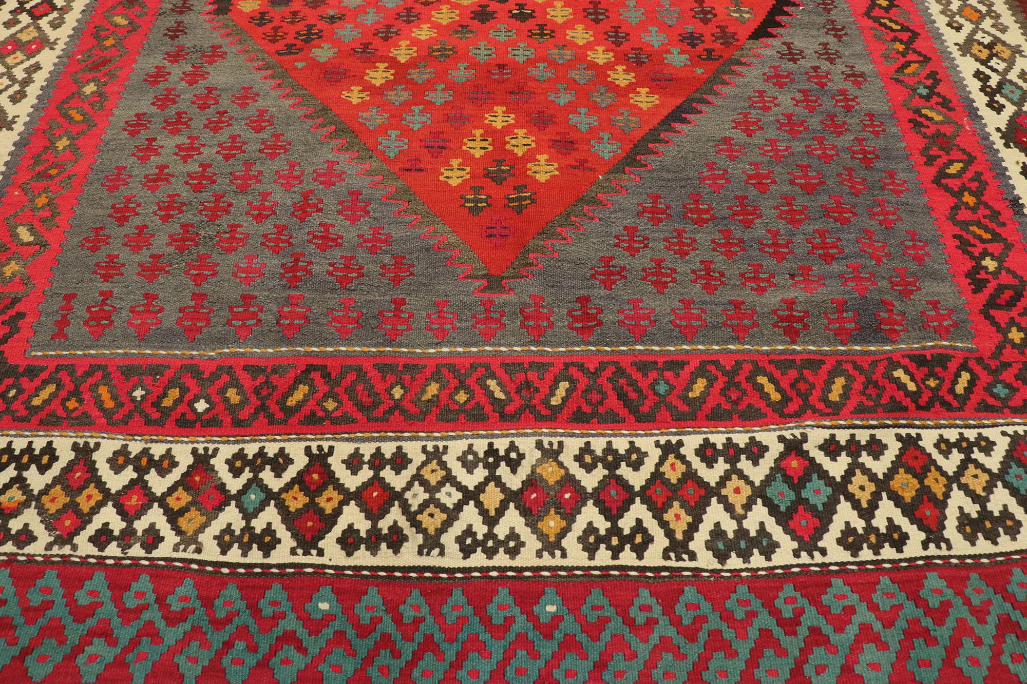 Vintage Persian Tribal Handgewebter Wollteppich im Angebot 2