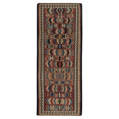 Kilim tribal persan vintage à motif géométrique polychrome, par Rug & Kilim