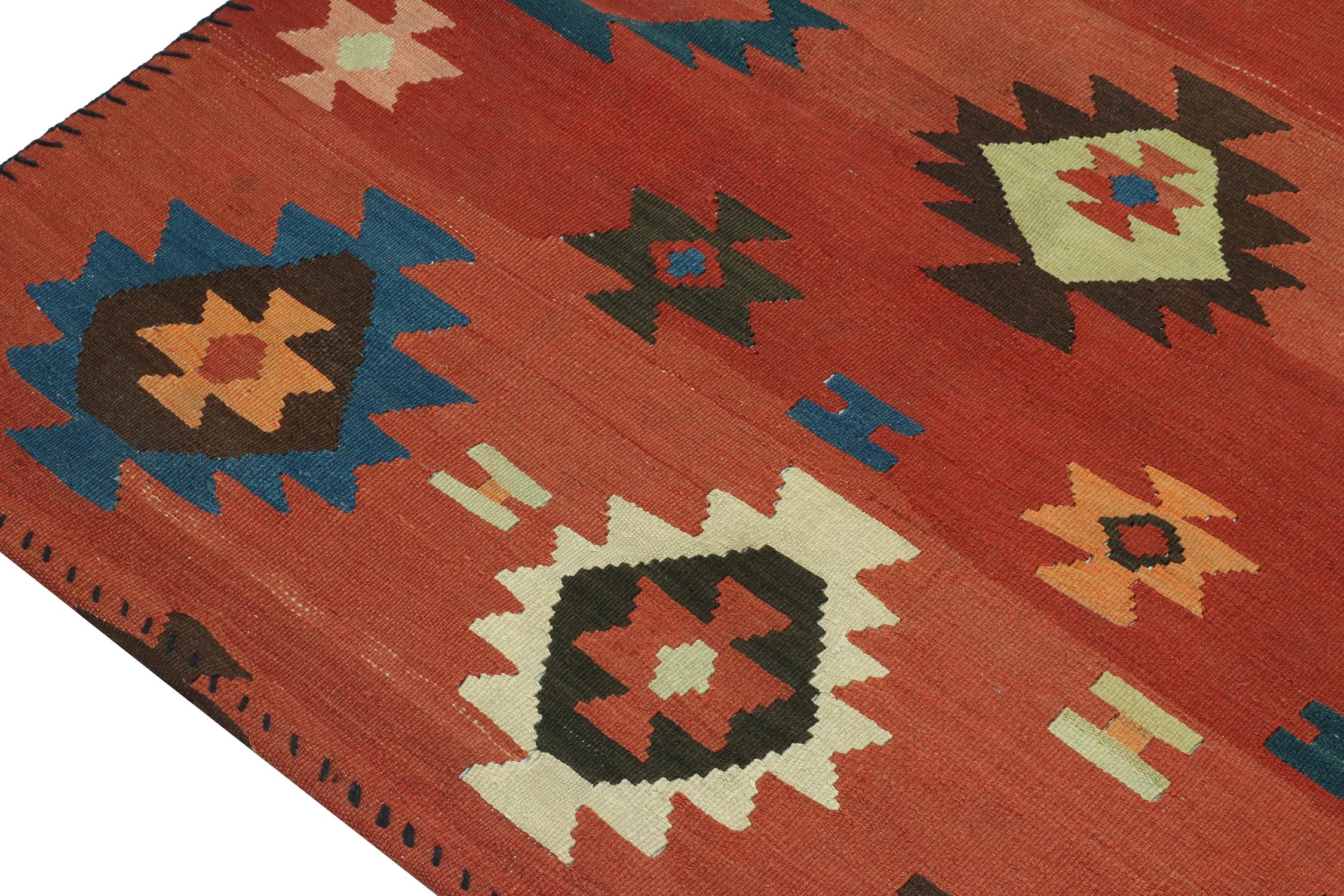 Persischer Stammeskunst-Kelim-Teppich in Rot mit geometrischen Mustern von Teppich & Kilim (Handgeknüpft) im Angebot