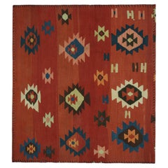 Persischer Stammeskunst-Kelim-Teppich in Rot mit geometrischen Mustern von Teppich & Kilim