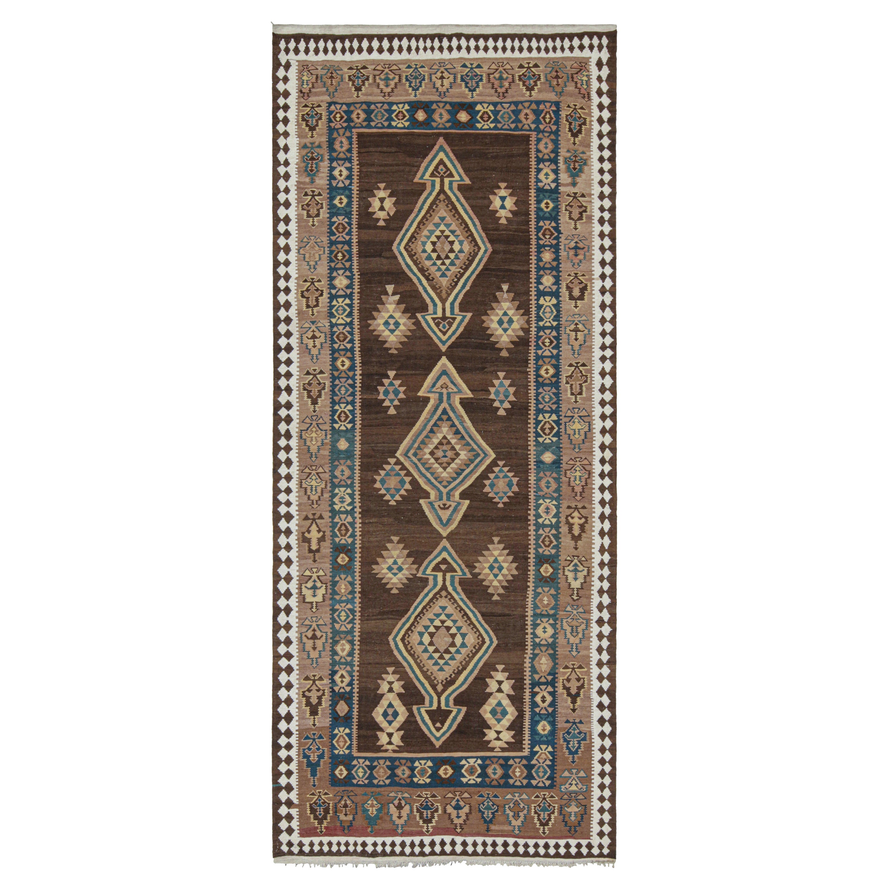 Tapis Kilim persan tribal vintage avec médaillons bruns et bleus par Kilim