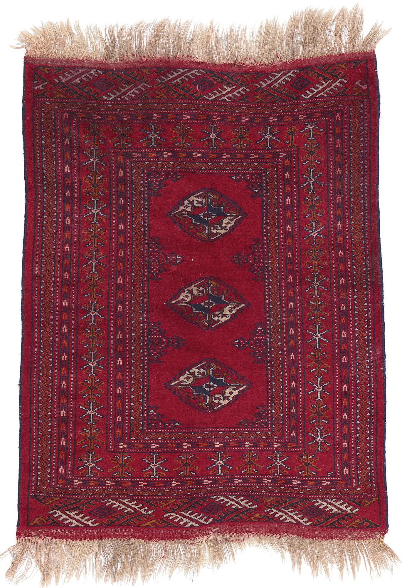 Persischer Turkoman-Teppich im Vintage-Stil, Dunkel- und Moody Nomad trifft Stammeskunst-Enchantment