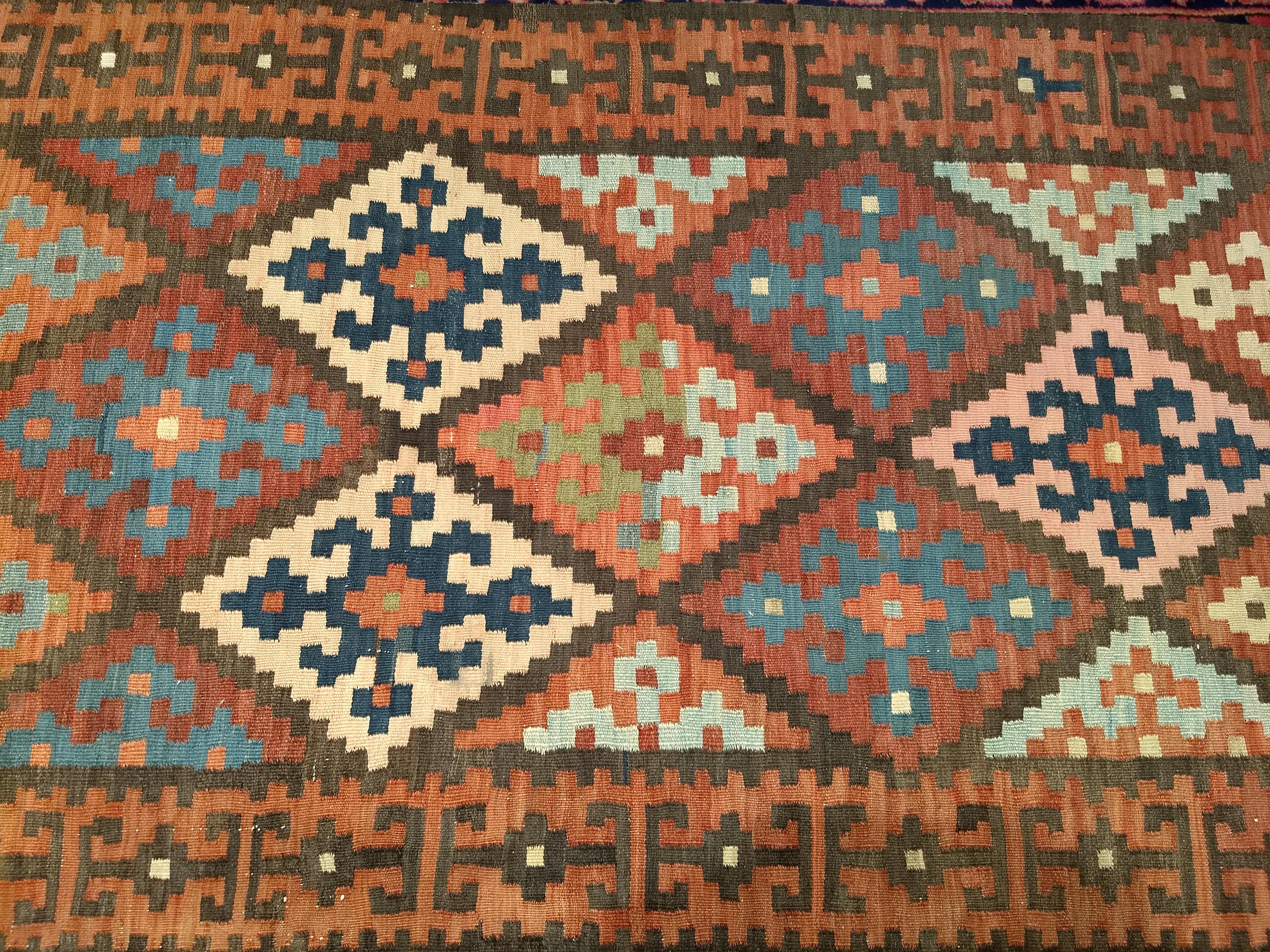 Vintage Persian Varamin Kilim Läufer in Blau, Brown, Grün, Gelb, Rosa (Wolle) im Angebot