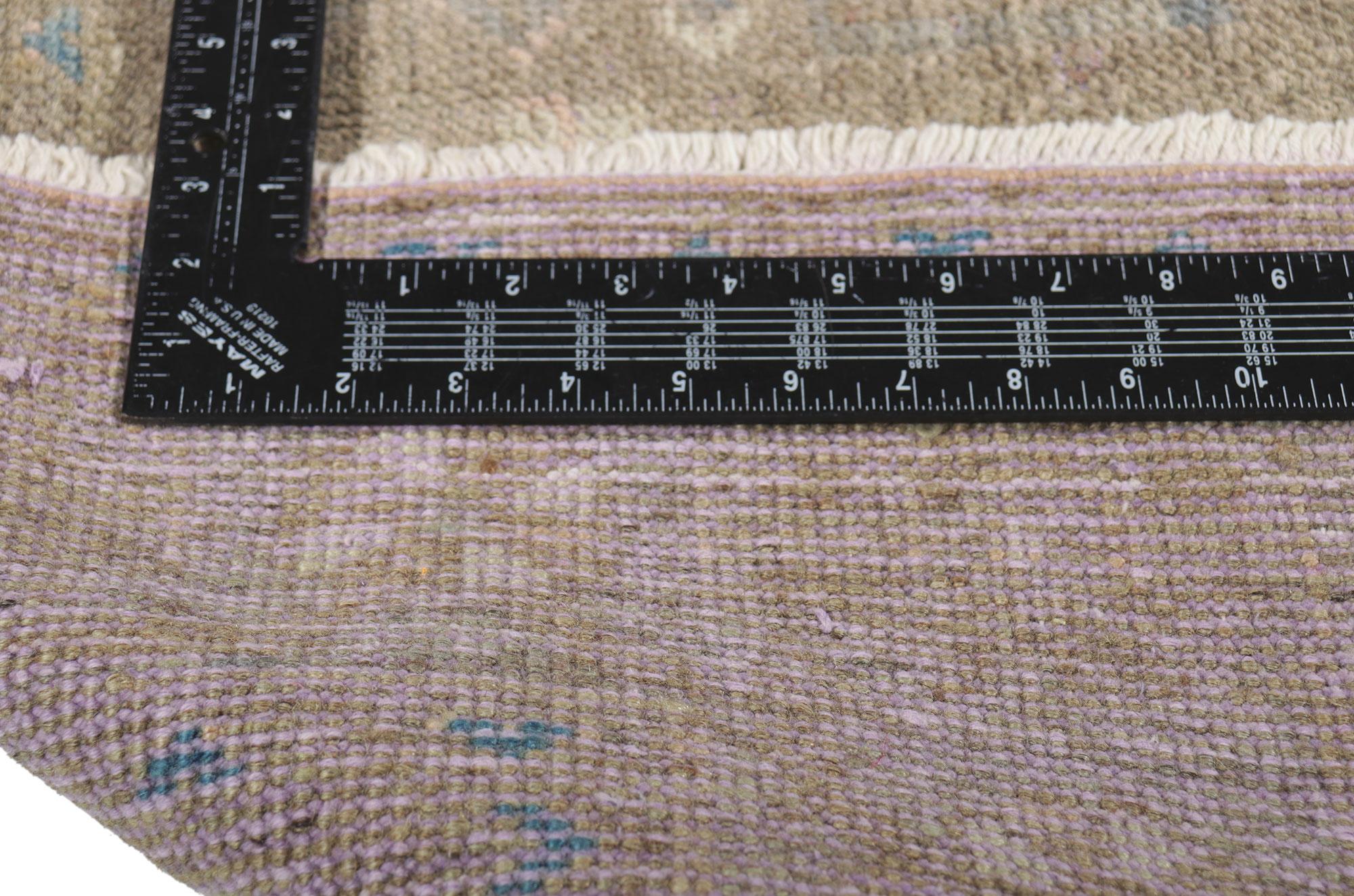 1960er Jahre Gedämpfter persischer Viss-Teppich mit traditionellem Stil (Persisch) im Angebot