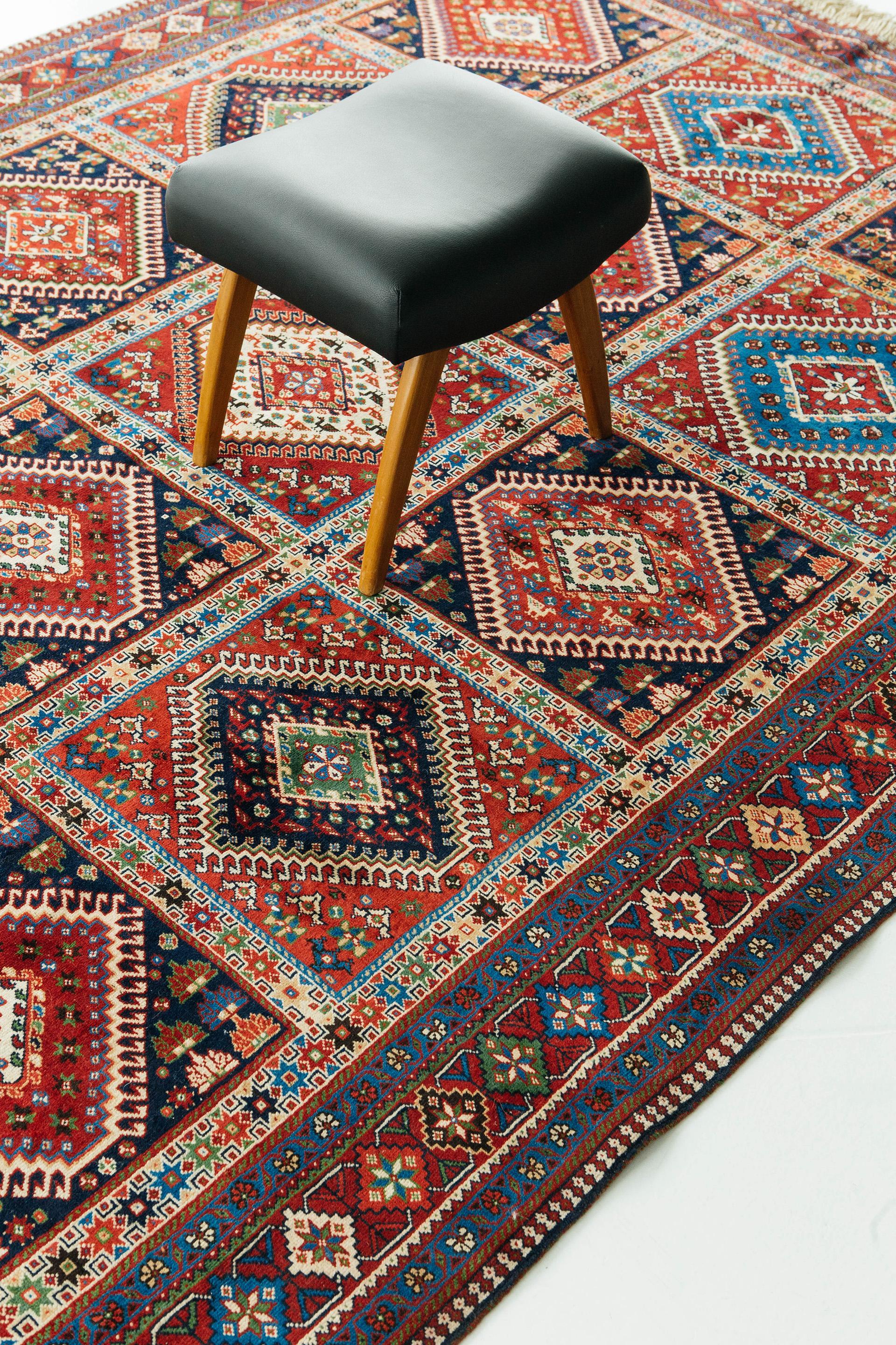 Alter persischer Yalameh Shiraz-Teppich im Angebot 1