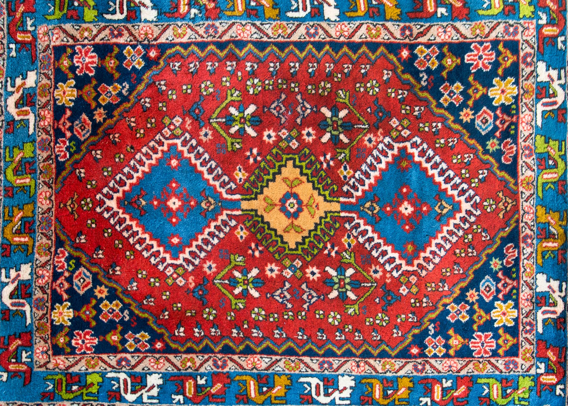 Tribal Tapis persan Yallameh vintage en vente