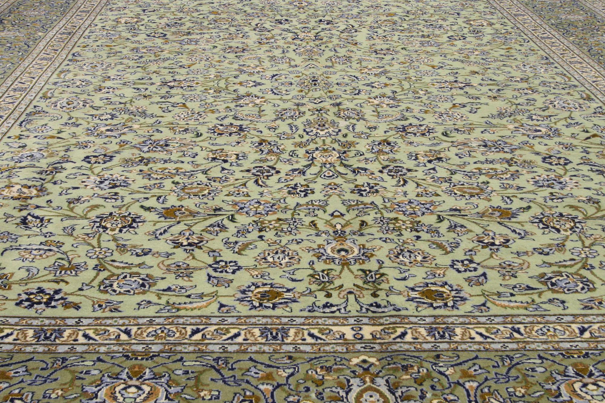Altpersischer Yazd-Teppich im französischen Landhausstil (Handgeknüpft) im Angebot