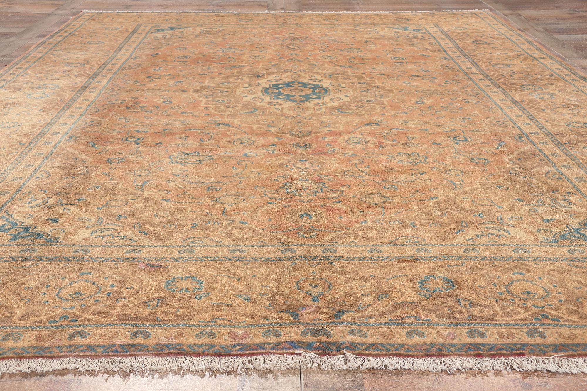 Vintage Persian Yazd Rug, Timeless Italian Appeal Meets Sunbaked Elegance In Good Condition For Sale In Dallas, TX