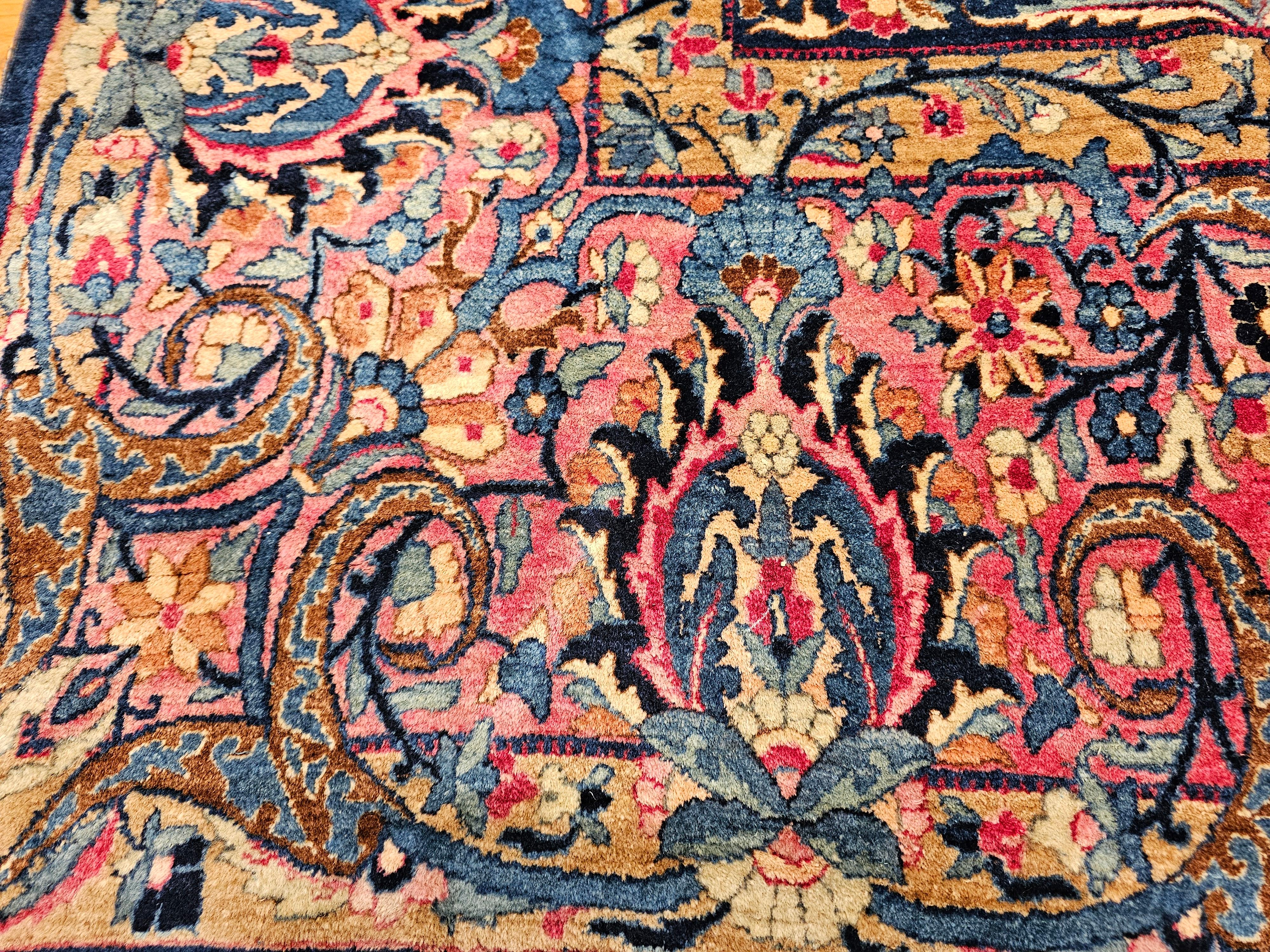 Persischer Yazd Vintage-Teppich in Zimmergröße mit Blumenmuster in Marineblau, Blau, Rot im Angebot 4