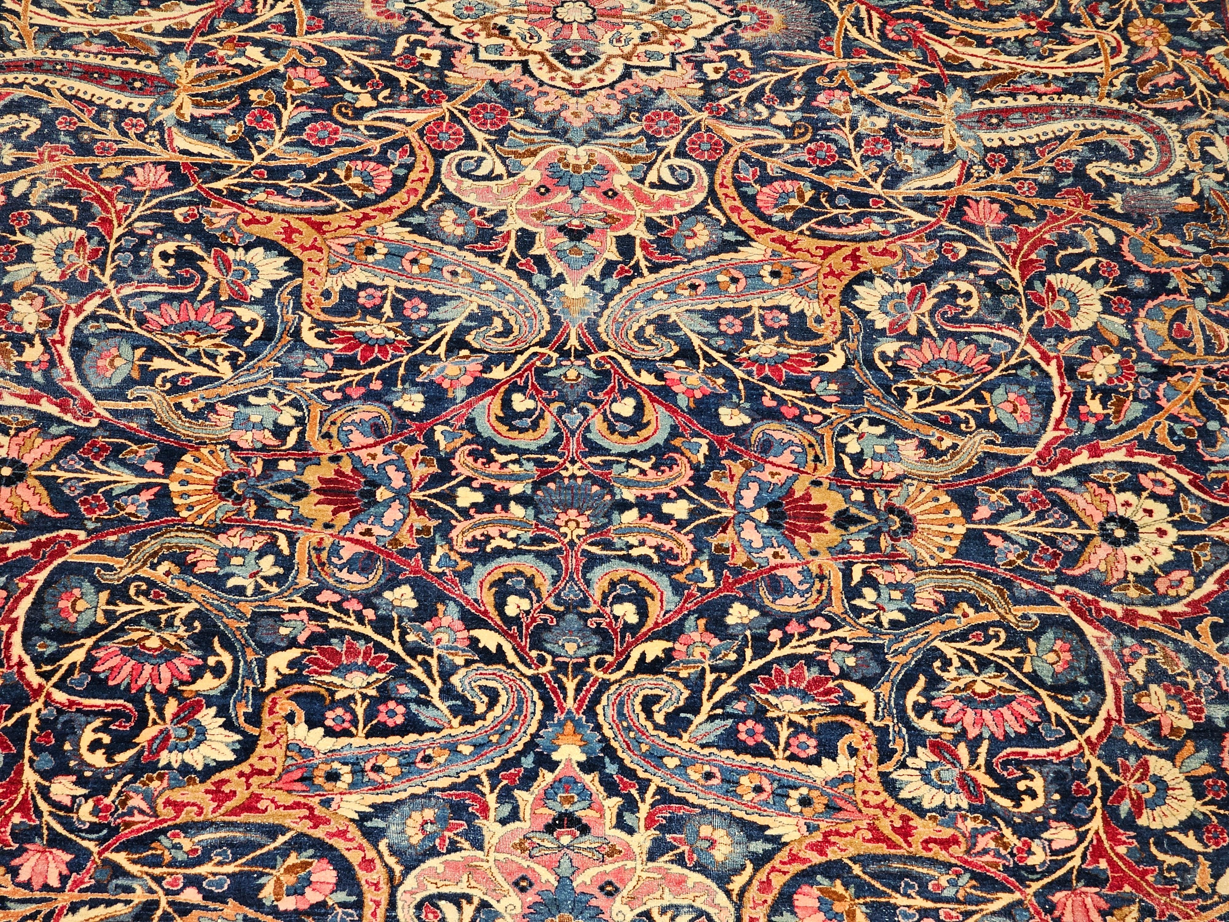 Persischer Yazd Vintage-Teppich in Zimmergröße mit Blumenmuster in Marineblau, Blau, Rot im Angebot 3