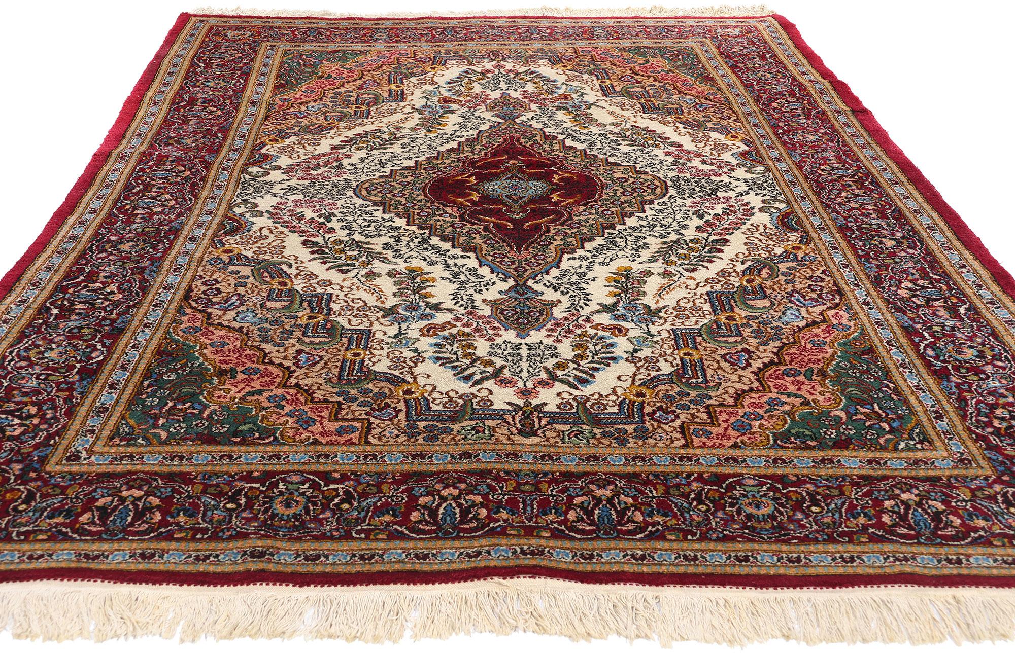 Persischer Yazd-Teppich im Vintage-Stil, 05'07 x 08'07 (Kirman) im Angebot