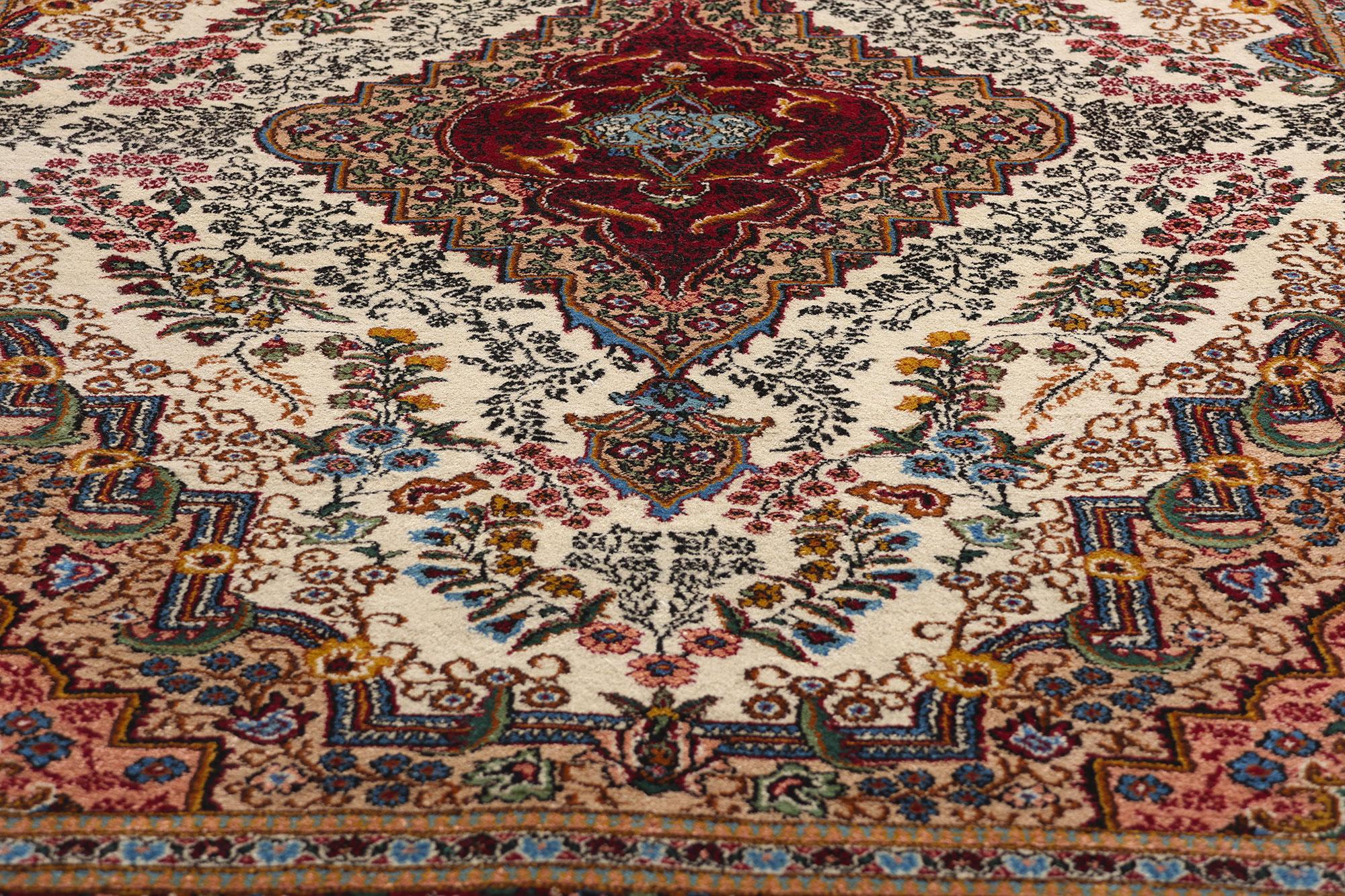 Persischer Yazd-Teppich im Vintage-Stil, 05'07 x 08'07 im Zustand „Gut“ im Angebot in Dallas, TX
