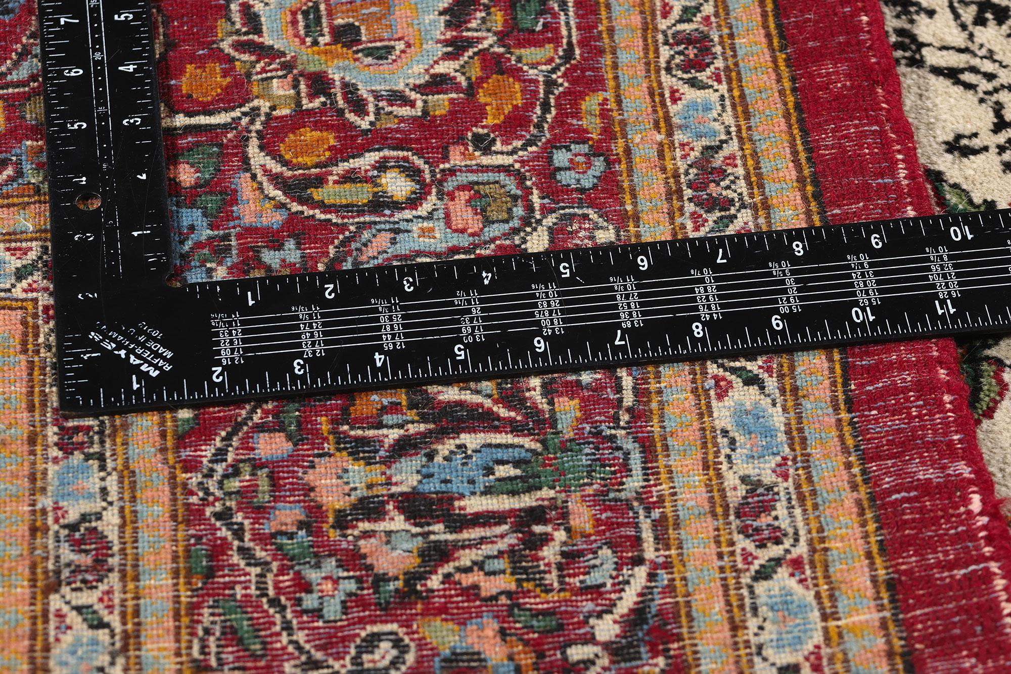 Persischer Yazd-Teppich im Vintage-Stil, 05'07 x 08'07 (20. Jahrhundert) im Angebot
