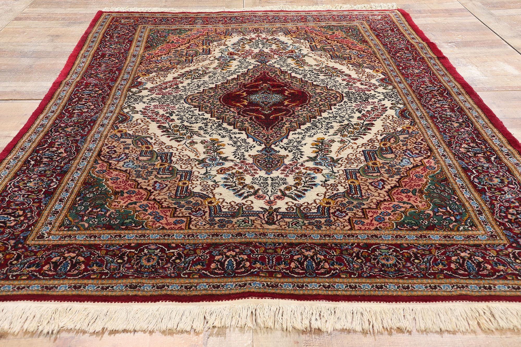 Persischer Yazd-Teppich im Vintage-Stil, 05'07 x 08'07 im Angebot 1