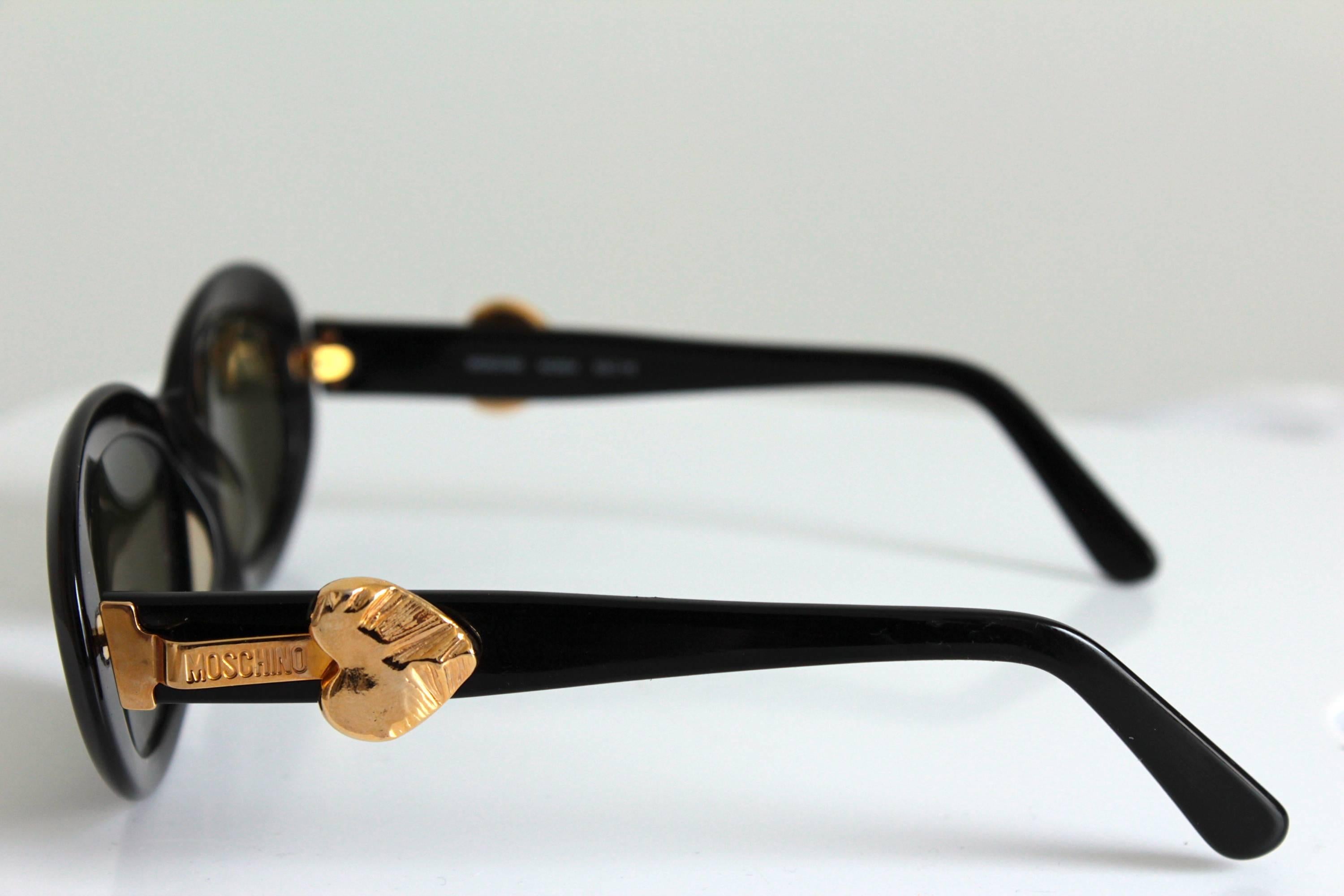 Lunettes de soleil vintage Persol MC264 by Moschino Gold Heart Detail Made in Italy HTF Pour femmes en vente