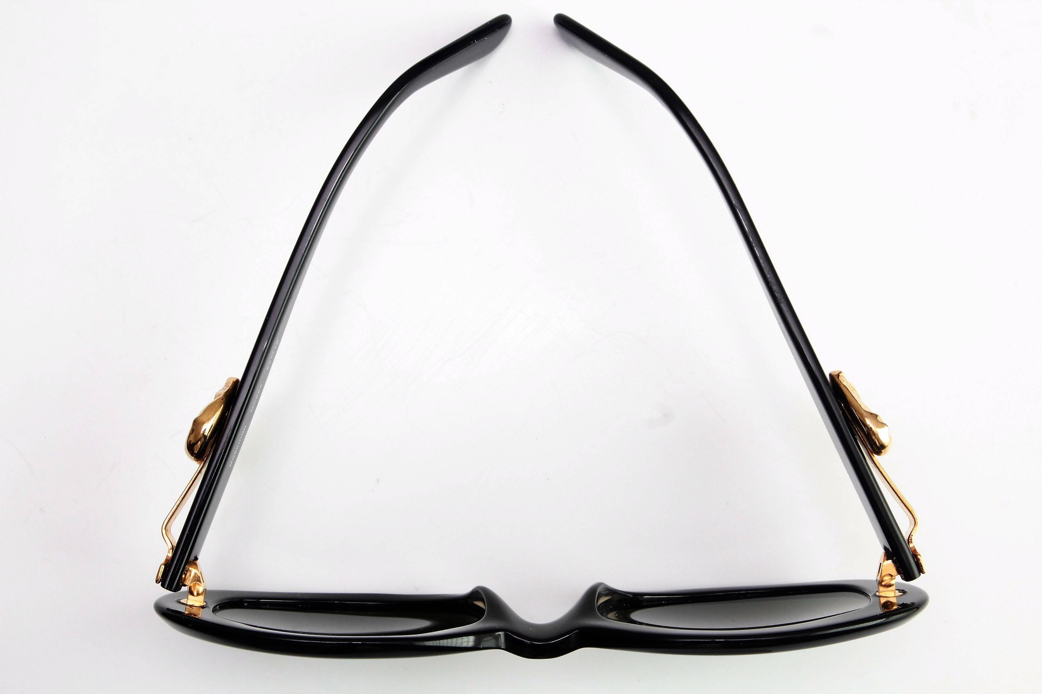 Lunettes de soleil vintage Persol MC264 by Moschino Gold Heart Detail Made in Italy HTF en vente 2