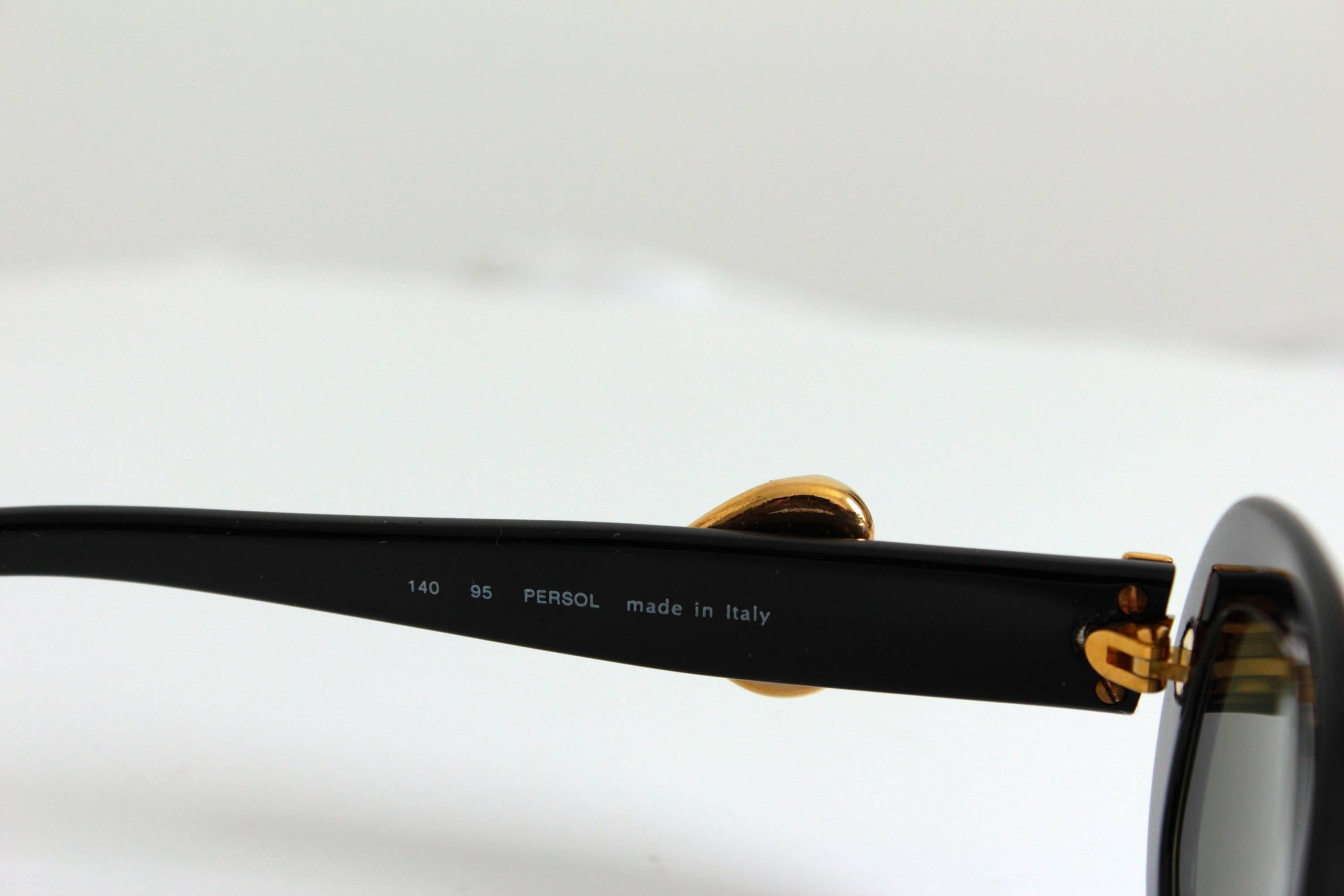 Lunettes de soleil vintage Persol MC264 by Moschino Gold Heart Detail Made in Italy HTF en vente 4