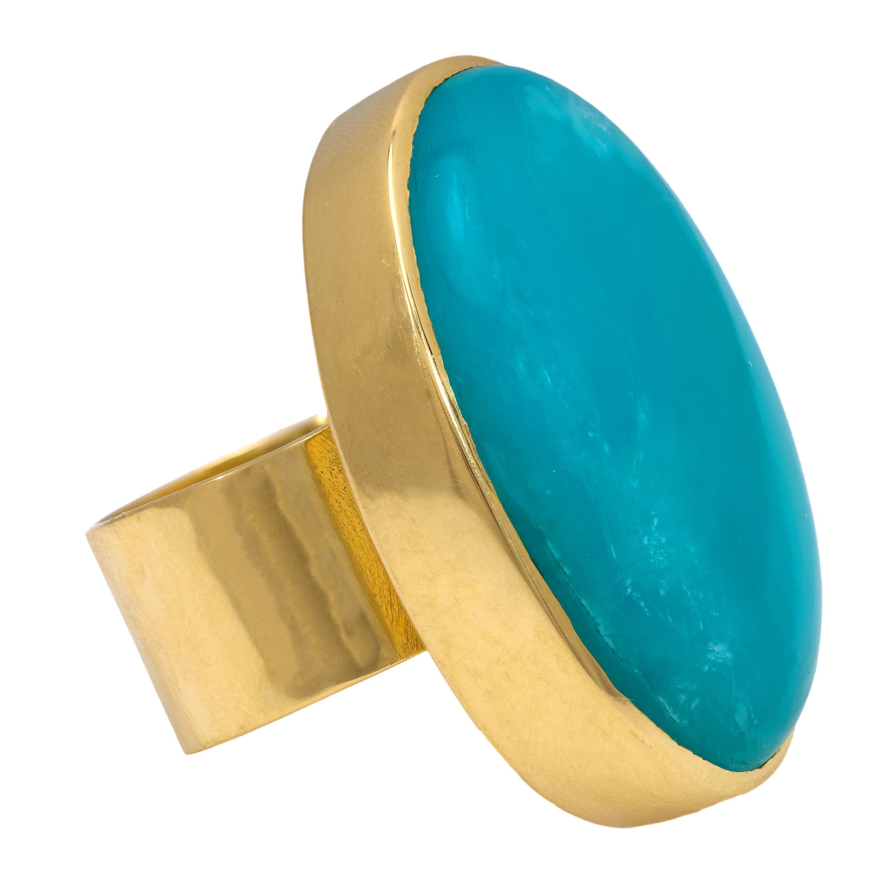 Vintage Peruvian cabochon cut opal 18k yellow gold cocktail ring In Good Condition For Sale In Beverly Hills, CA