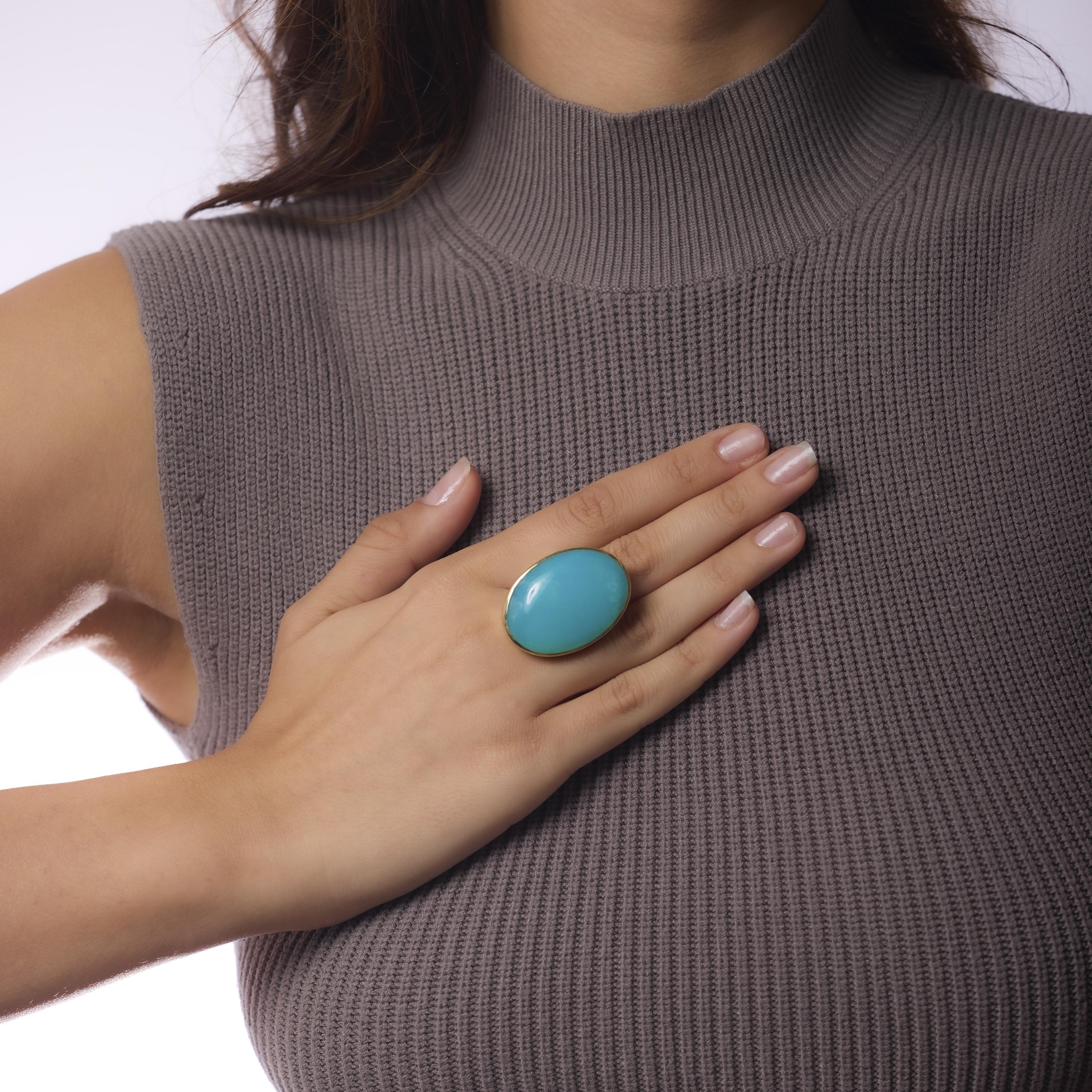Women's Vintage Peruvian cabochon cut opal 18k yellow gold cocktail ring For Sale