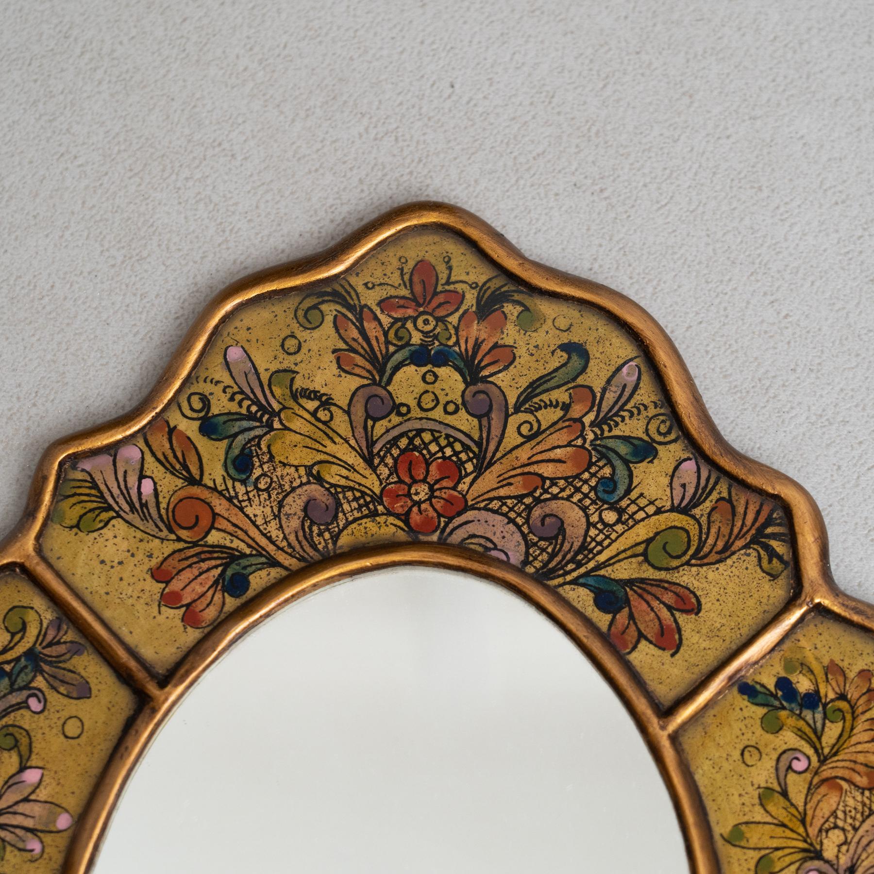 Miroir mural péruvien du milieu du siècle dernier, peint à la main en vente 6