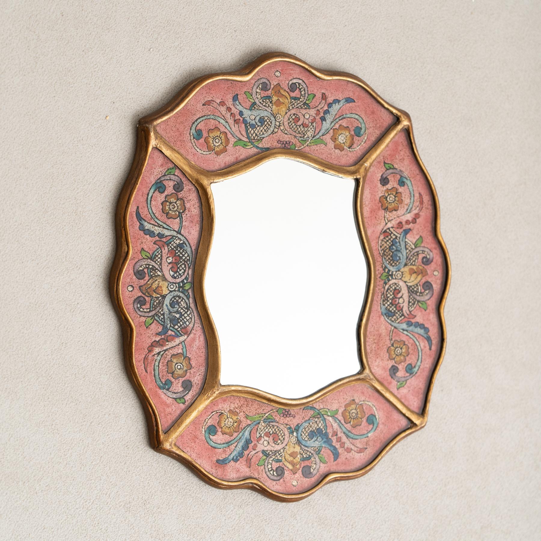 Vintage Peruvian Mid-Century Hand-Painted Wooden Wall Mirror In Good Condition For Sale In Barcelona, ES