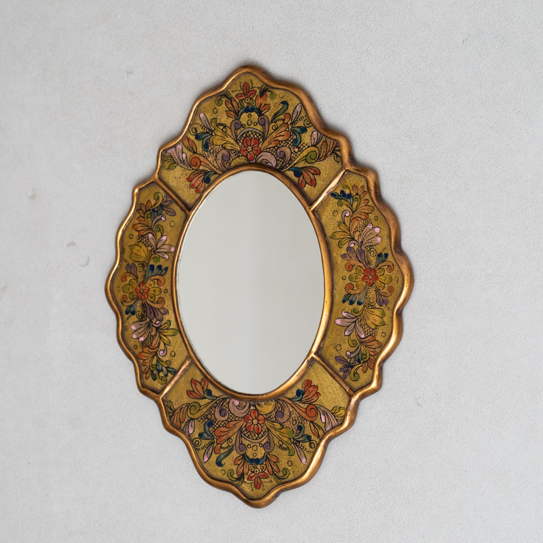 Bois Miroir mural péruvien du milieu du siècle dernier, peint à la main en vente
