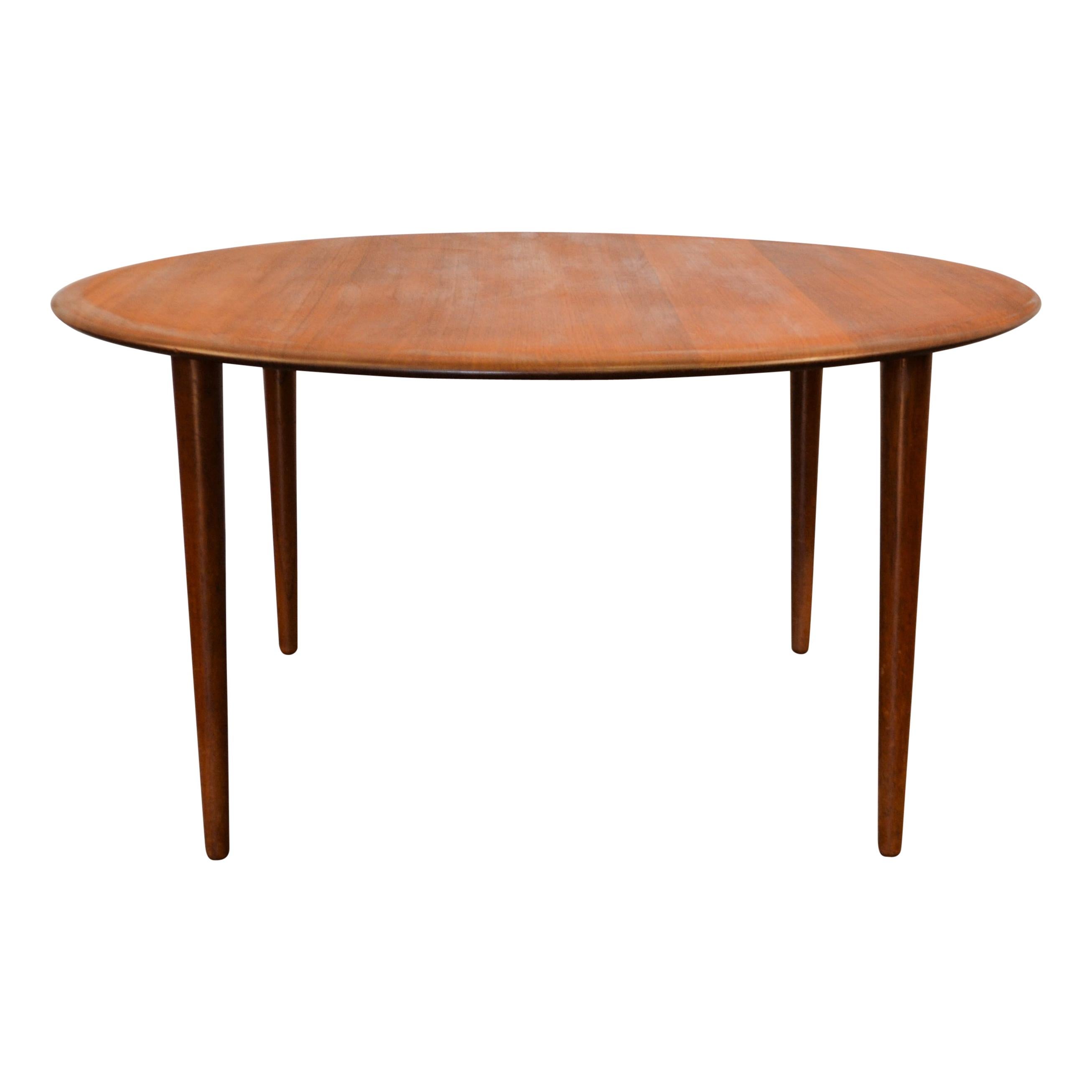 Danish modern teak coffee table designed by top designer duo Peter Hvidt and Orla Mølgaard-Nielsen for France & Son. Works of the duo are represented at the MOMA in New York, the National Gallery in Melbourne and the Danish Museum of Art & Design in