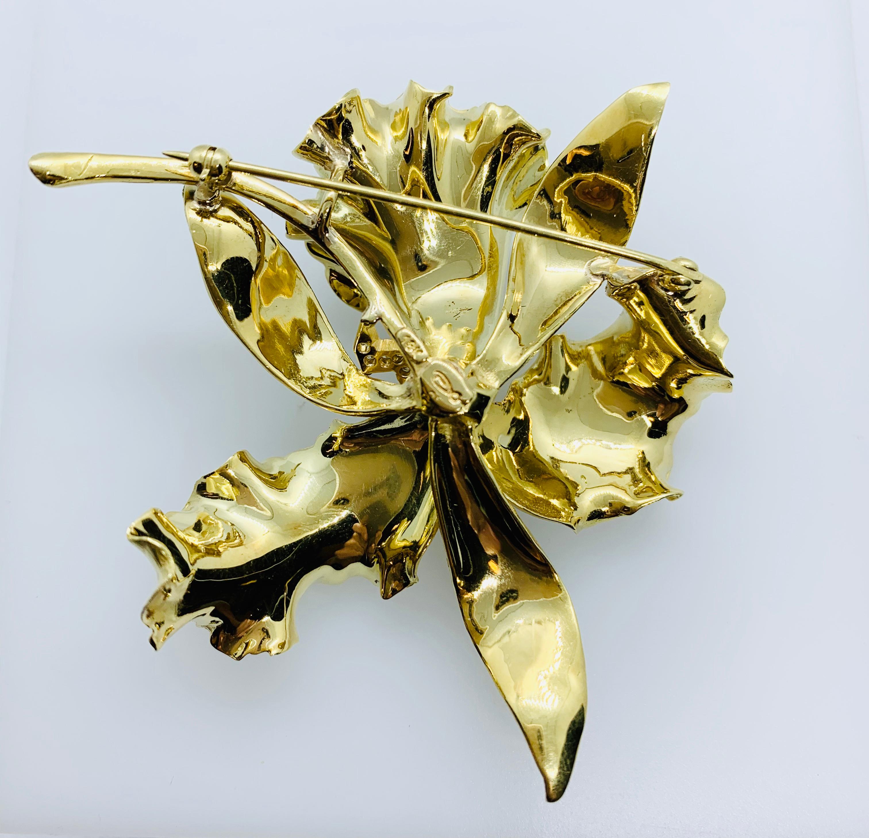 Vintage Peter Lindeman 18 Karat Yellow Gold and Diamond Floral Brooch In Excellent Condition In Birmingham, AL