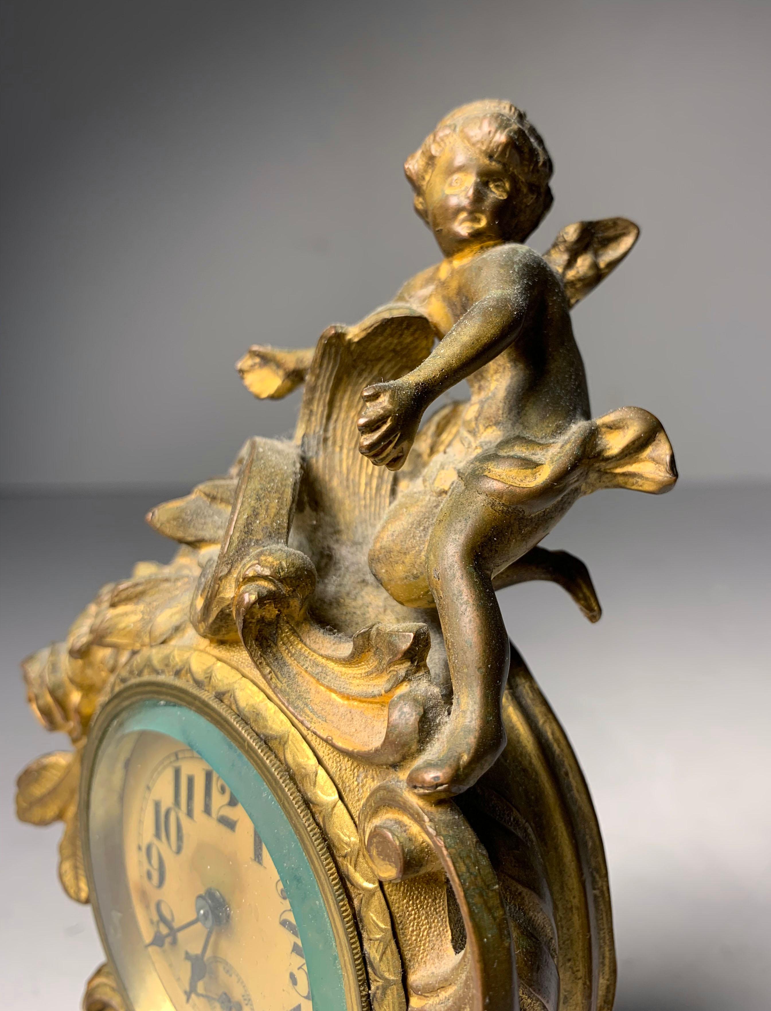 Rokoko-Uhr im Louis XV.-Stil, Petite French Bronze Cherub Ormolu im Angebot 4