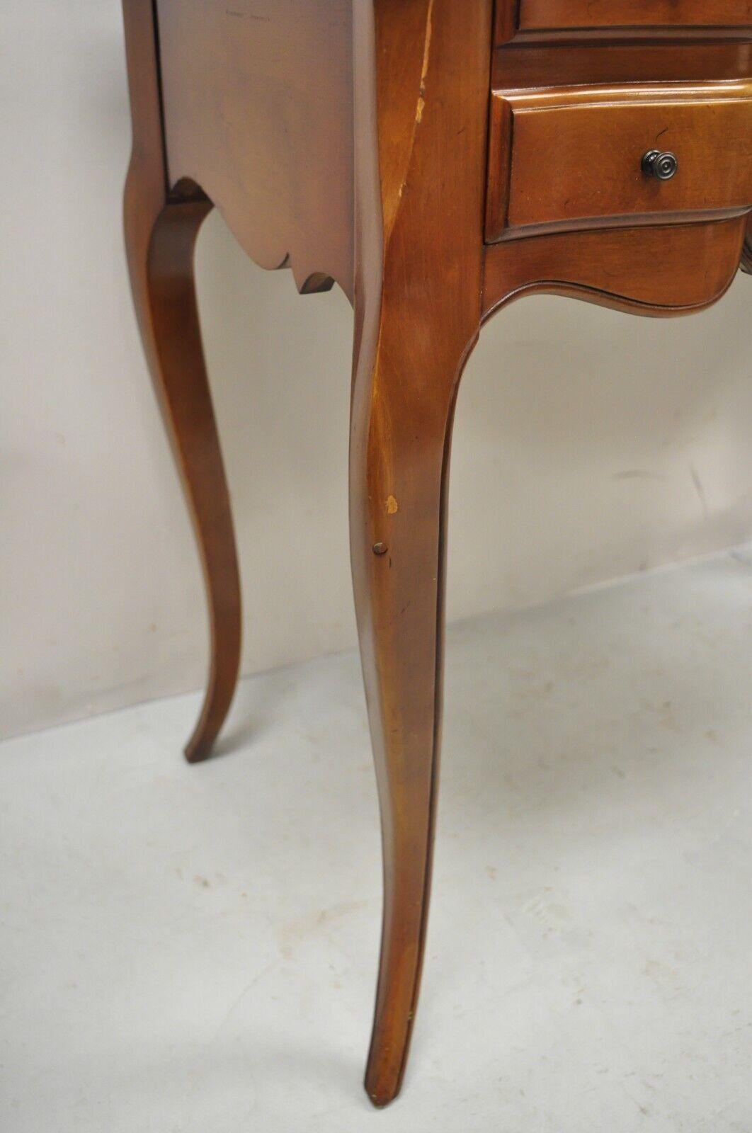 Vintage Petite French Provincial Style Cherry Flip Top Vanity Table with Mirror In Good Condition In Philadelphia, PA