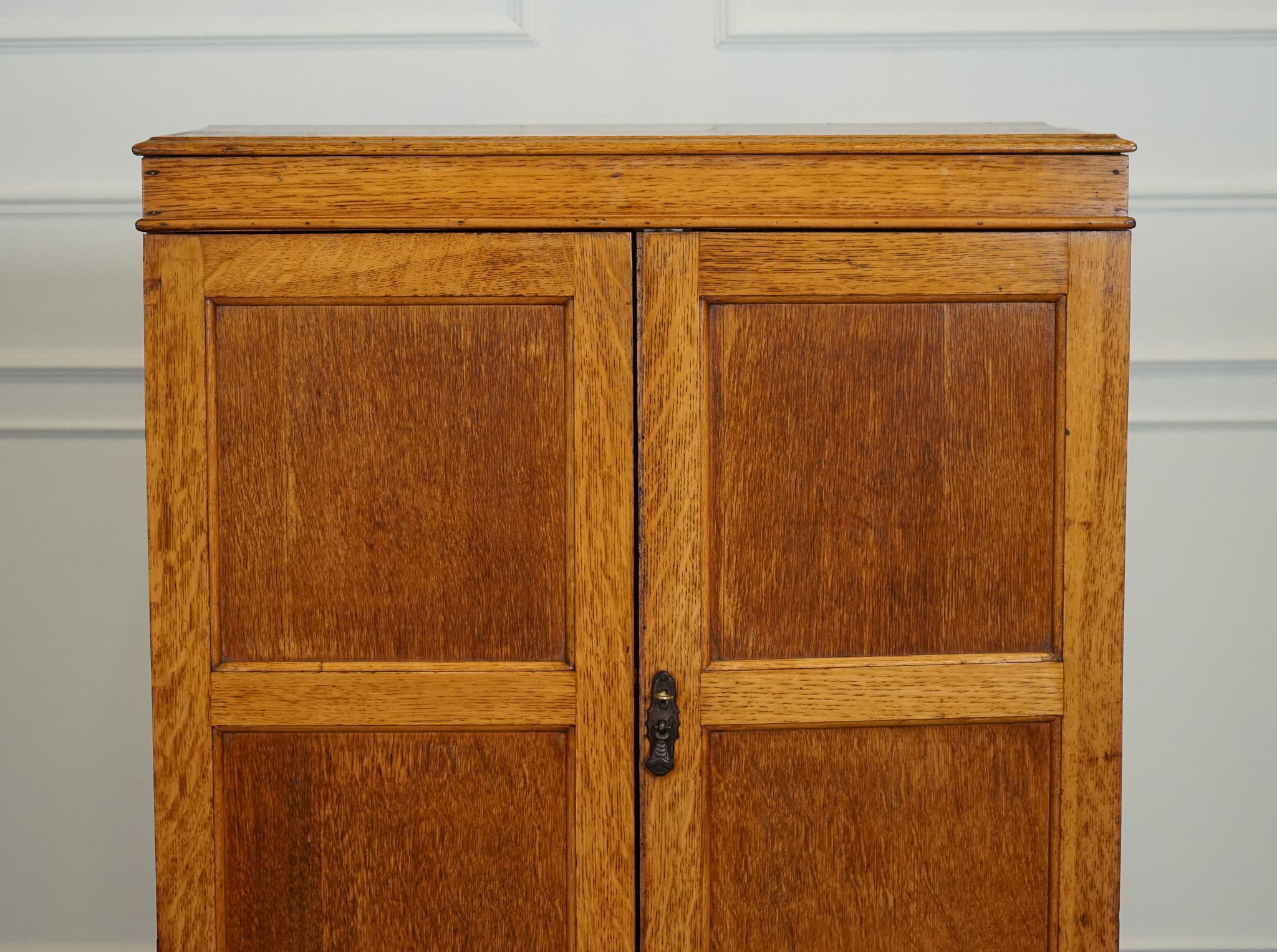 VINTAGE PETiTE HEAL'S COTSWOLD STYLE  GOLDEN OAK WARDROBE J1 In Good Condition In Pulborough, GB