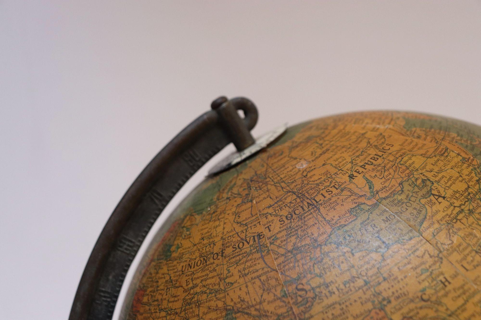 Petit globe de précision vintage en verre éclairé par Replogle en vente 10