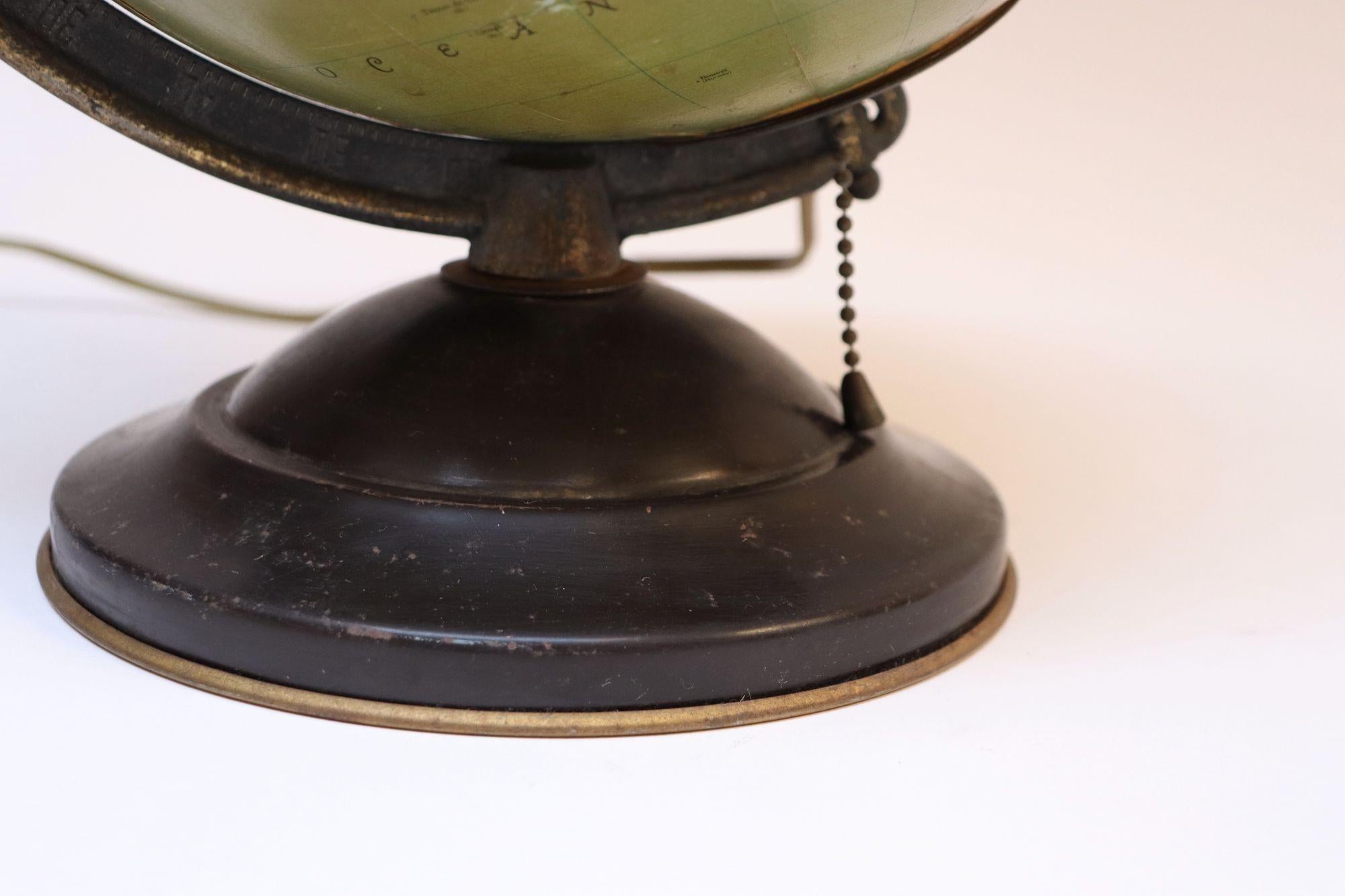 Petit globe de précision vintage en verre éclairé par Replogle en vente 5