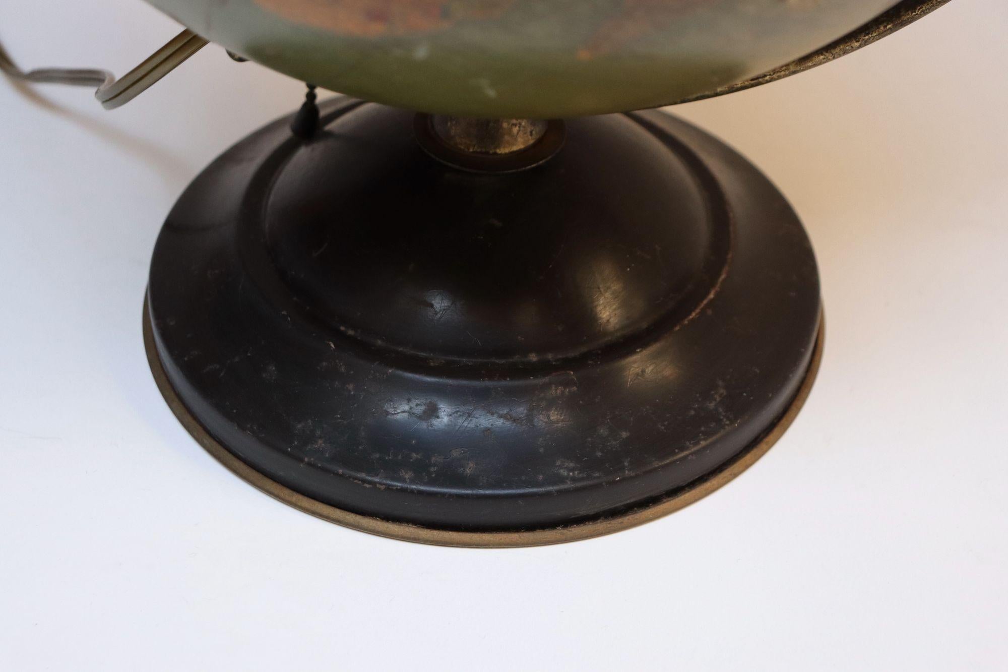 Petit globe de précision vintage en verre éclairé par Replogle en vente 4