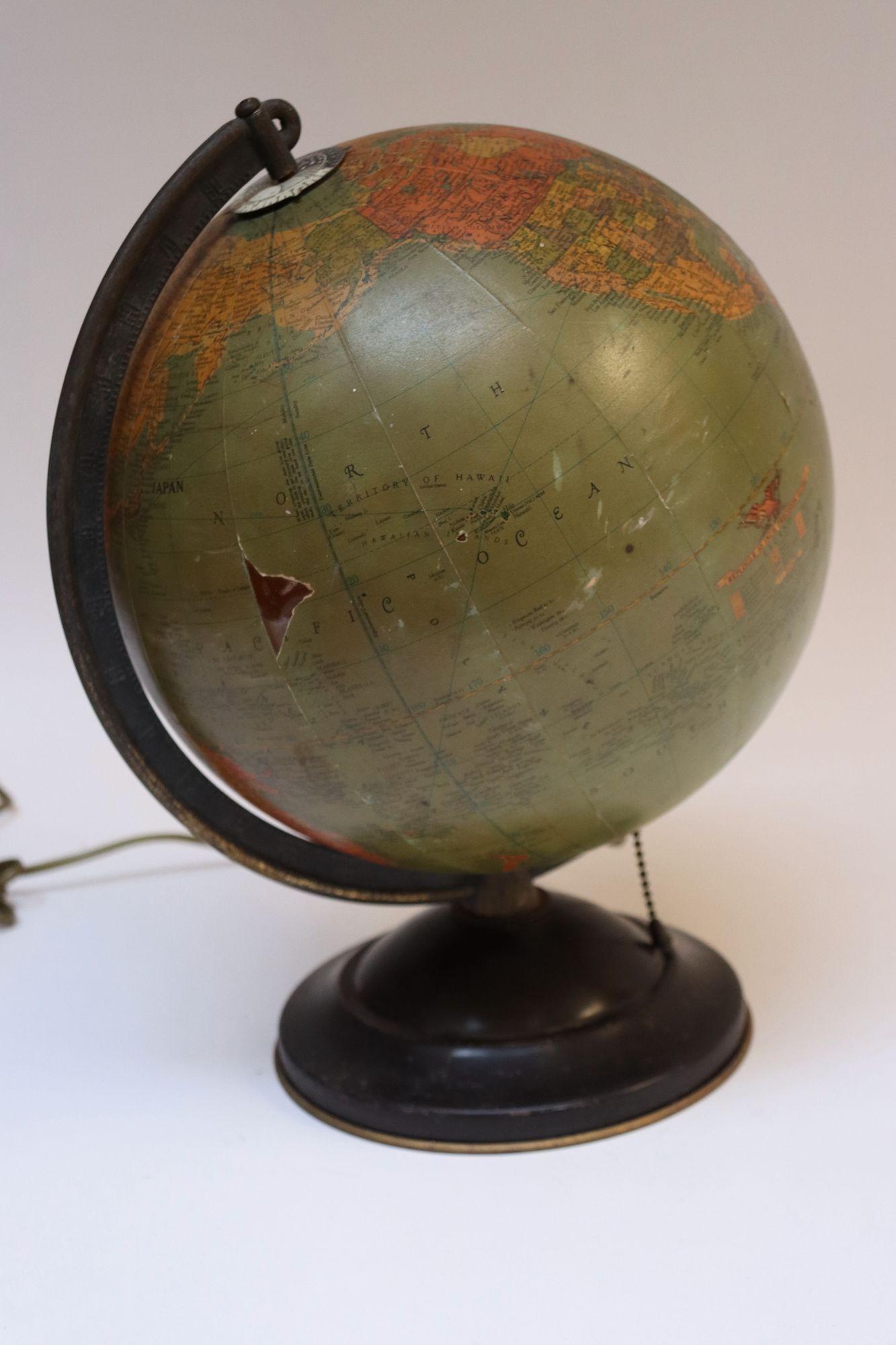 Petit globe de précision vintage en verre éclairé par Replogle en vente 7