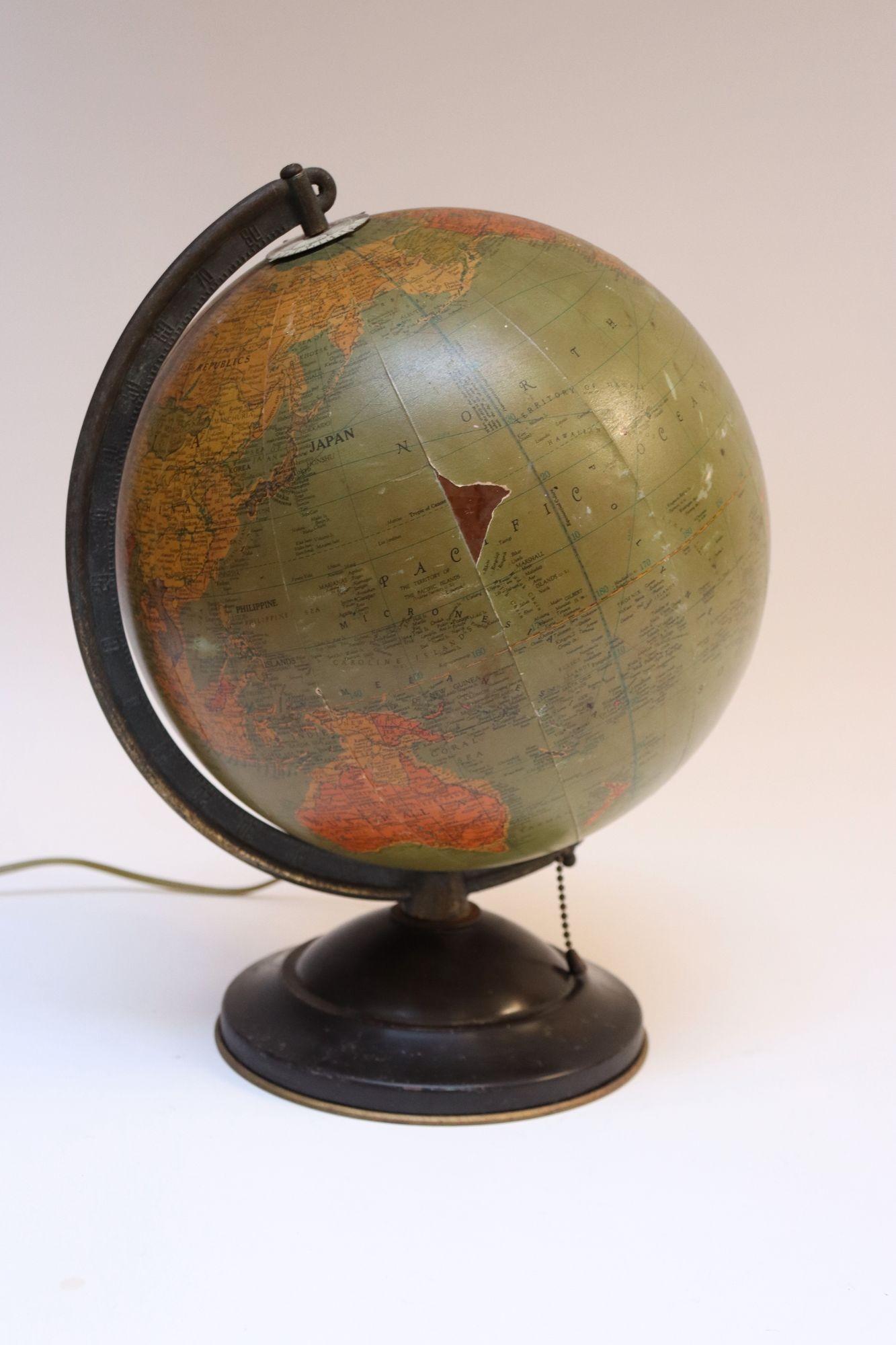 Mid-Century Modern Petit globe de précision vintage en verre éclairé par Replogle en vente