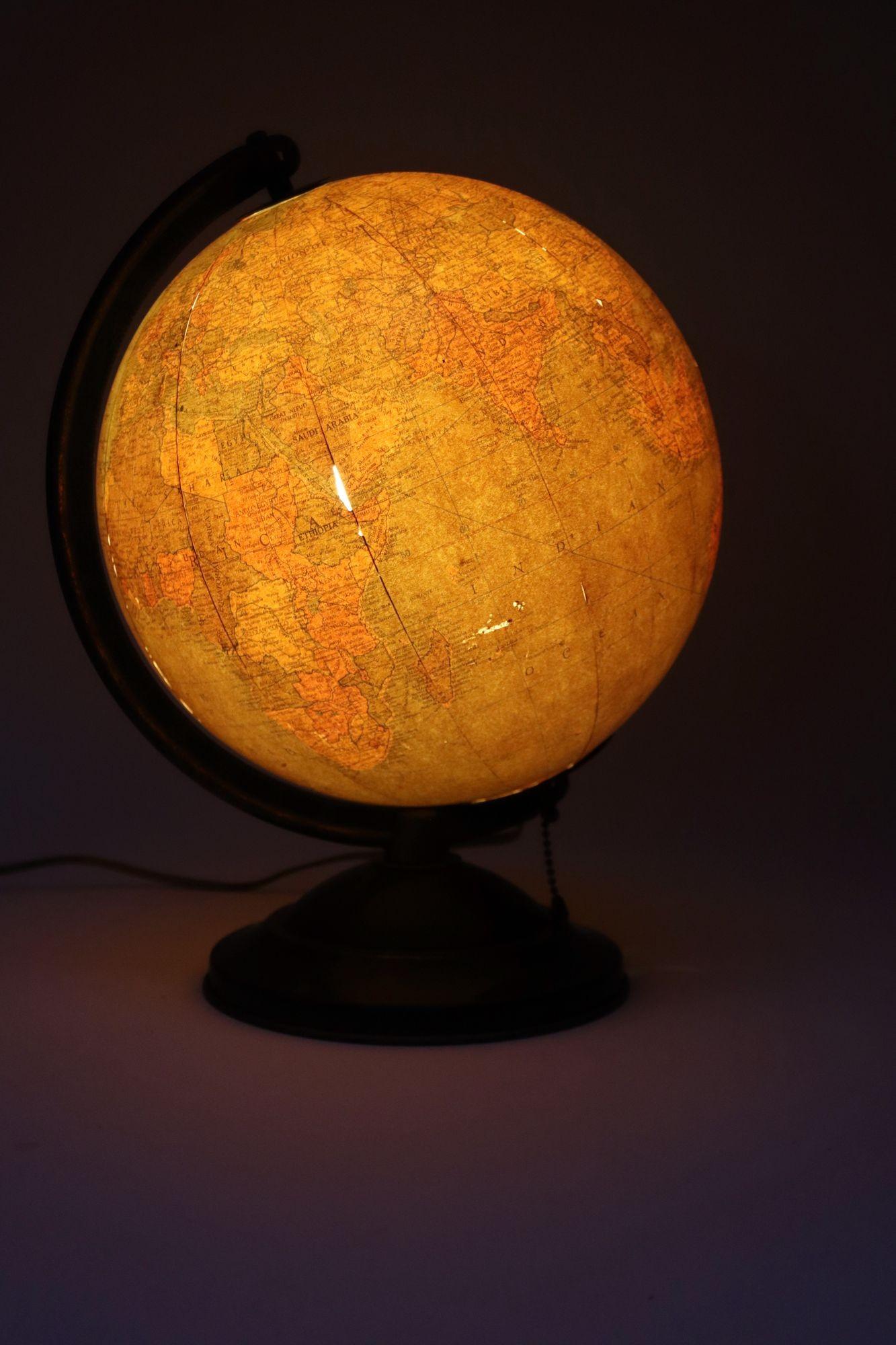 Petit globe de précision vintage en verre éclairé par Replogle en vente 12