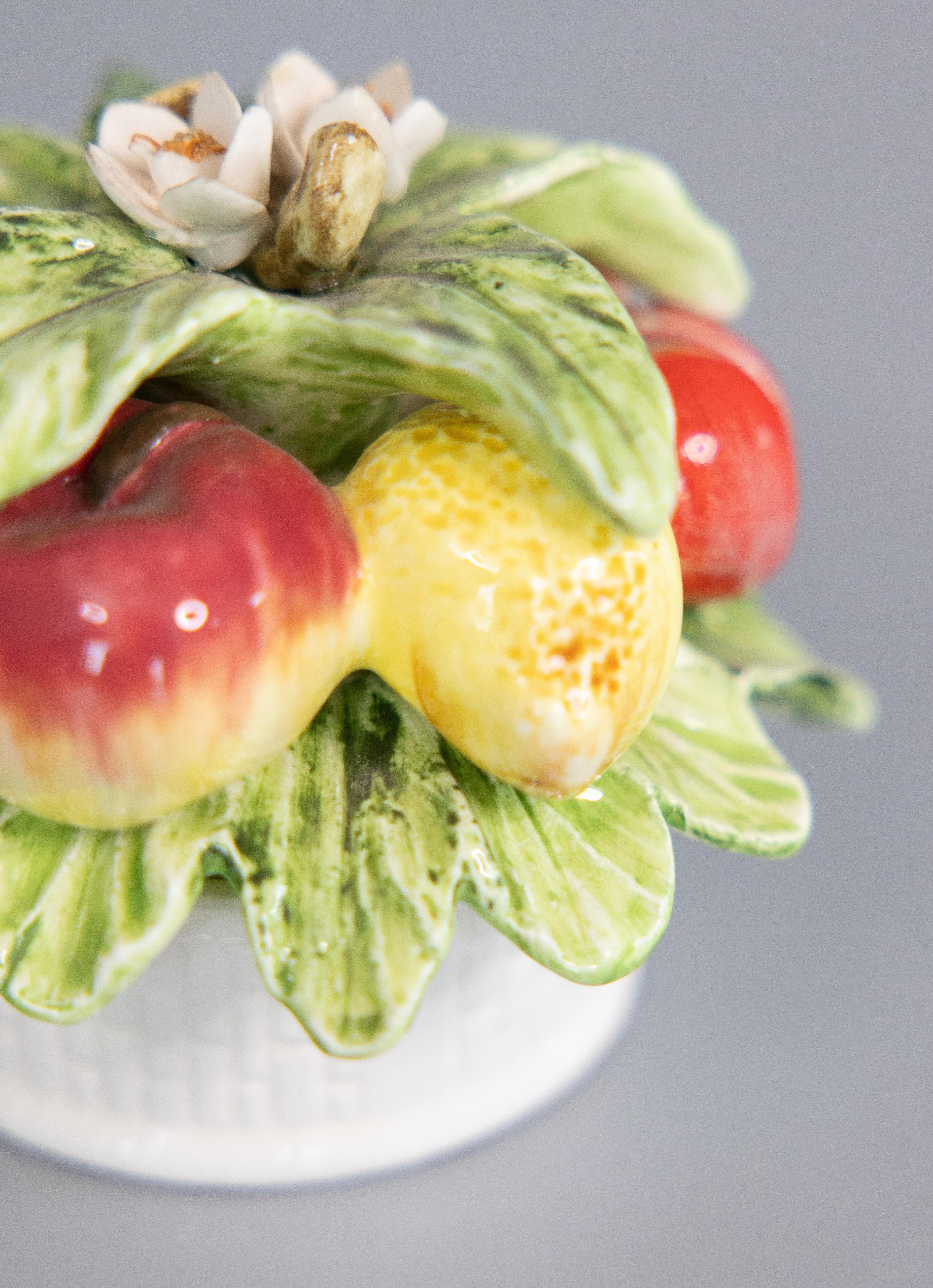 Vintage Petite Italian Majolica Fruit Basket In Good Condition For Sale In Pearland, TX