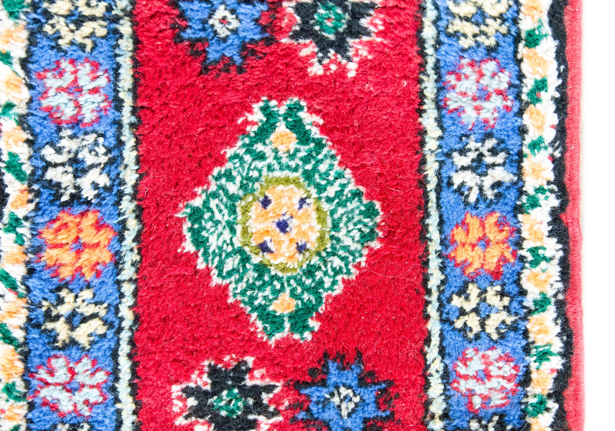 Vintage Petite Moroccan Rug In Good Condition For Sale In Chicago, IL