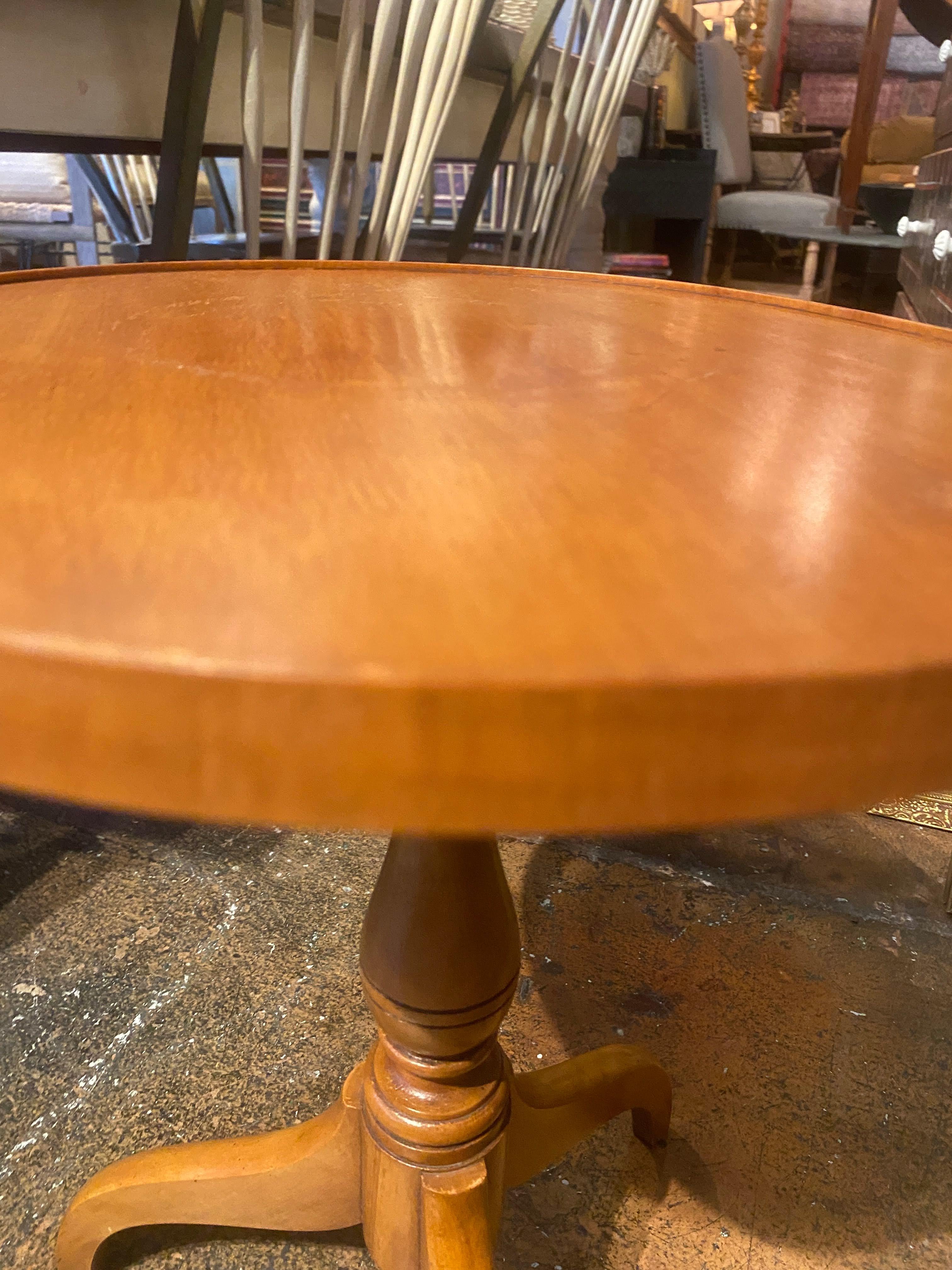 Vintage Petite Oval Side Accent Table In Good Condition For Sale In Sheridan, CO